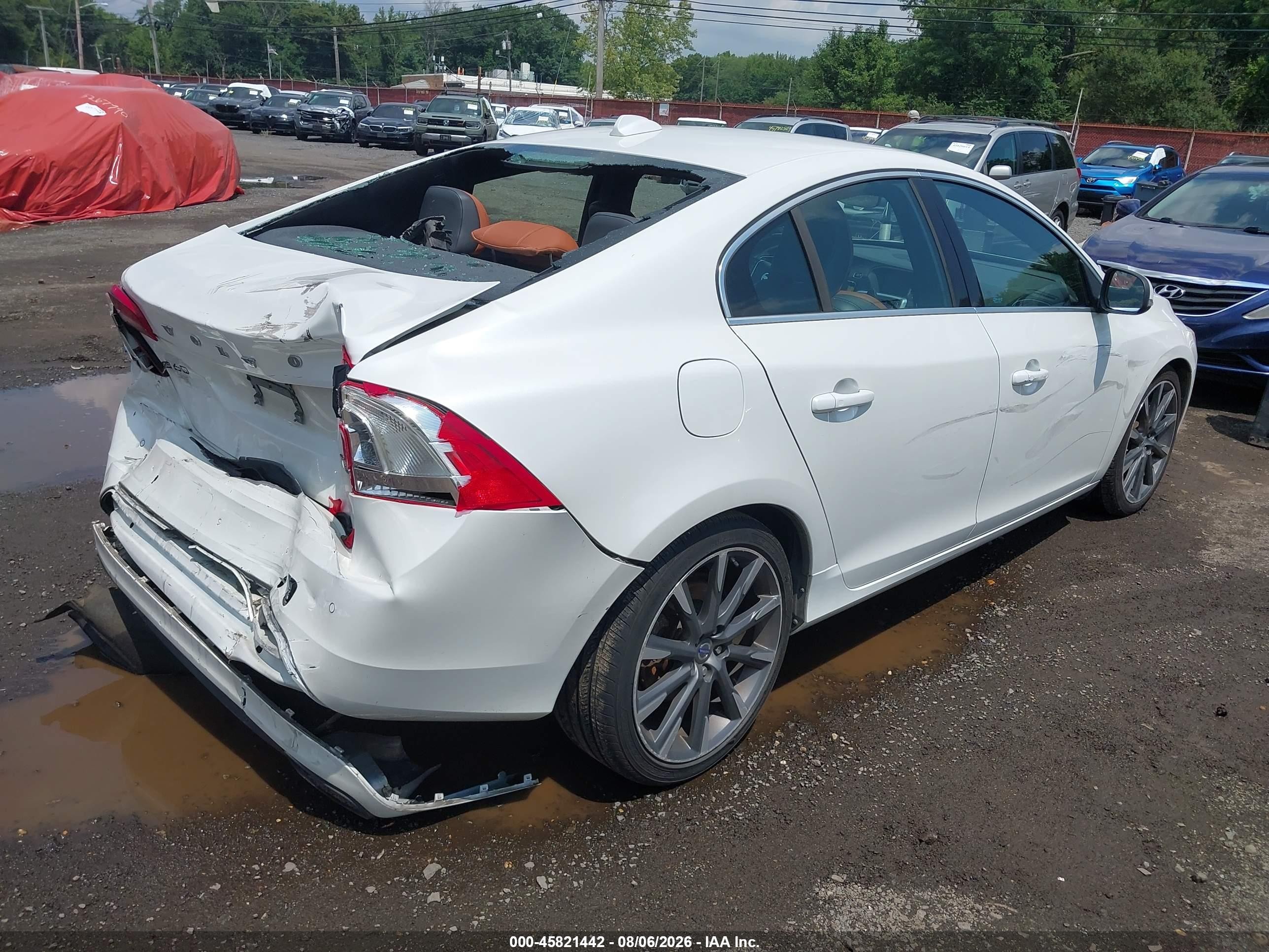 2015 Volvo S60 T6 Platinum White vin: YV149MFM0F2335114