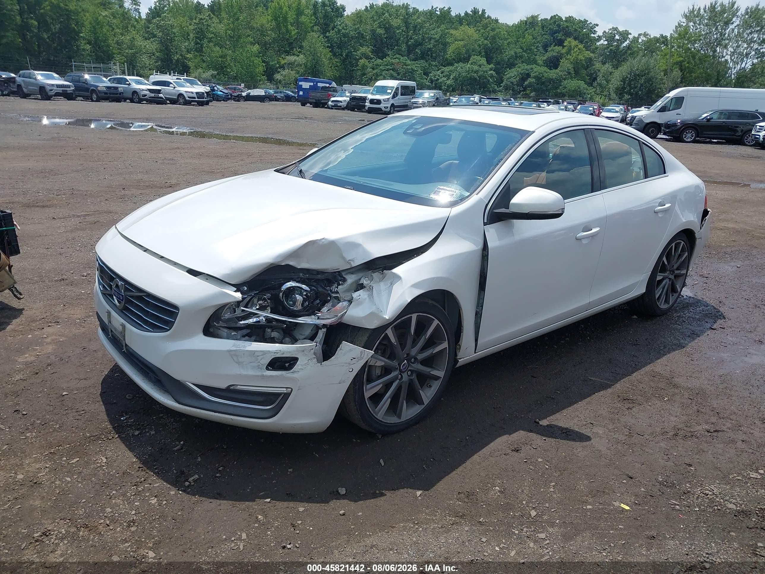 2015 Volvo S60 T6 Platinum White vin: YV149MFM0F2335114