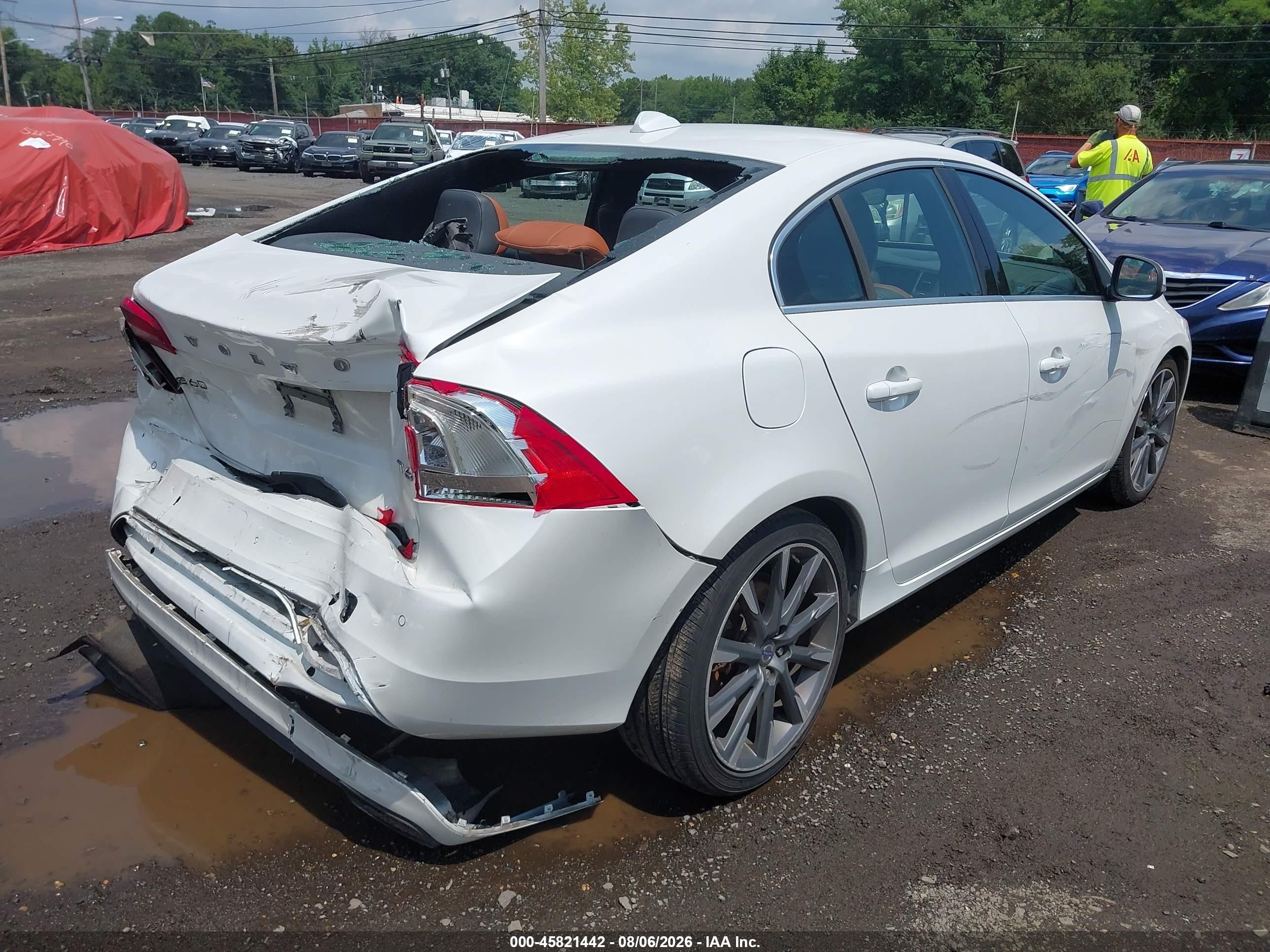 2015 Volvo S60 T6 Platinum White vin: YV149MFM0F2335114