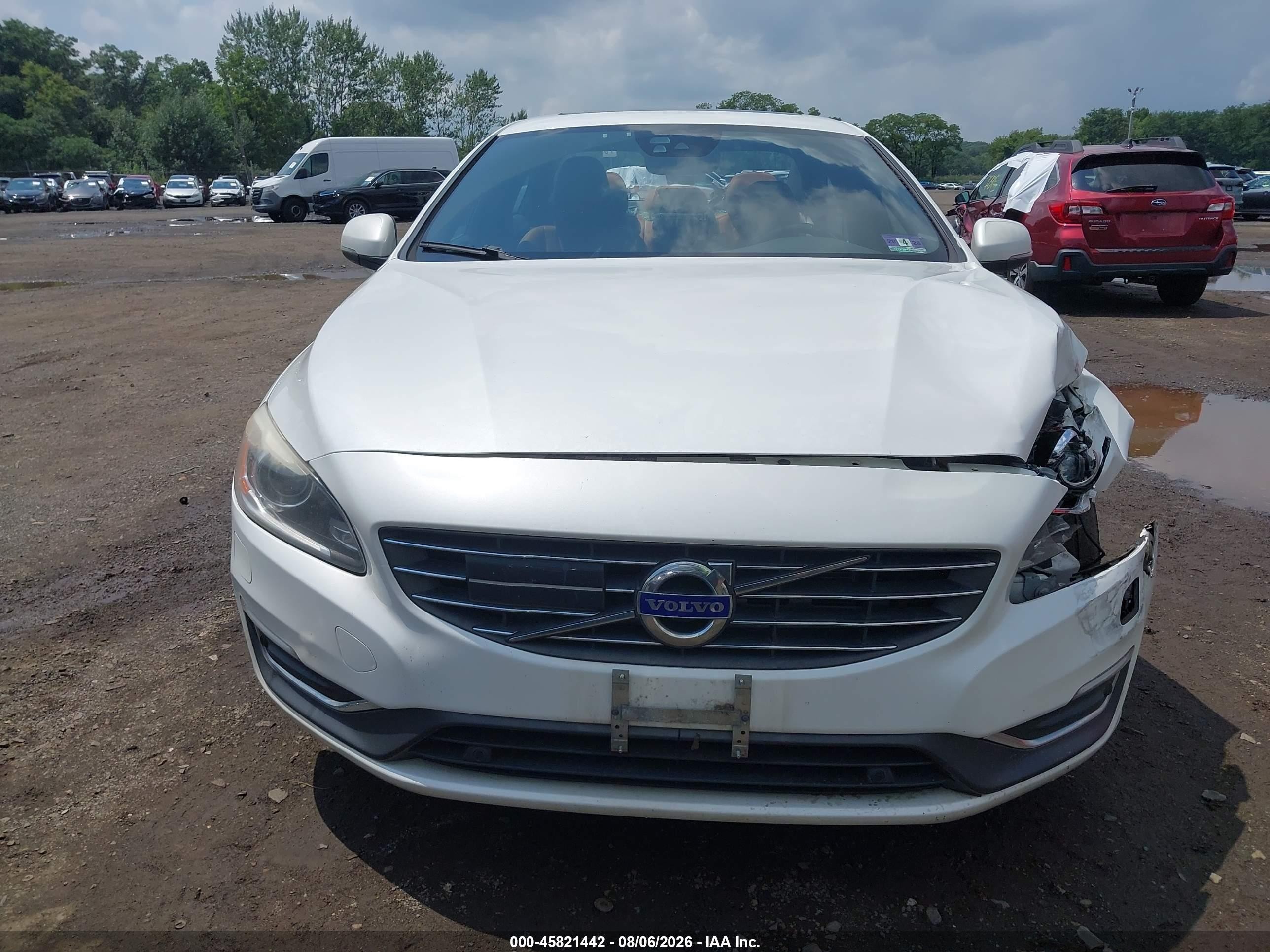 2015 Volvo S60 T6 Platinum White vin: YV149MFM0F2335114