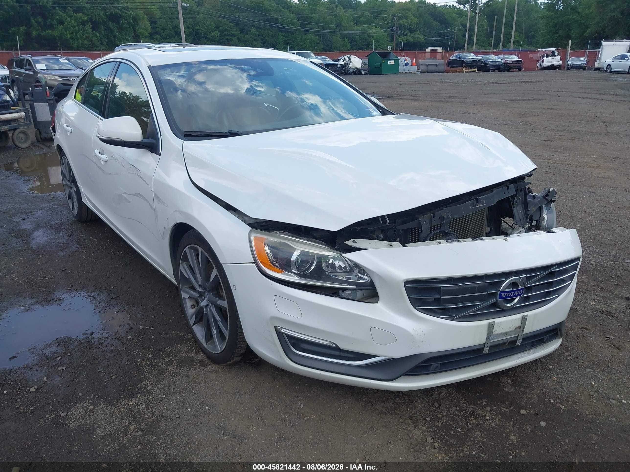 2015 Volvo S60 T6 Platinum White vin: YV149MFM0F2335114