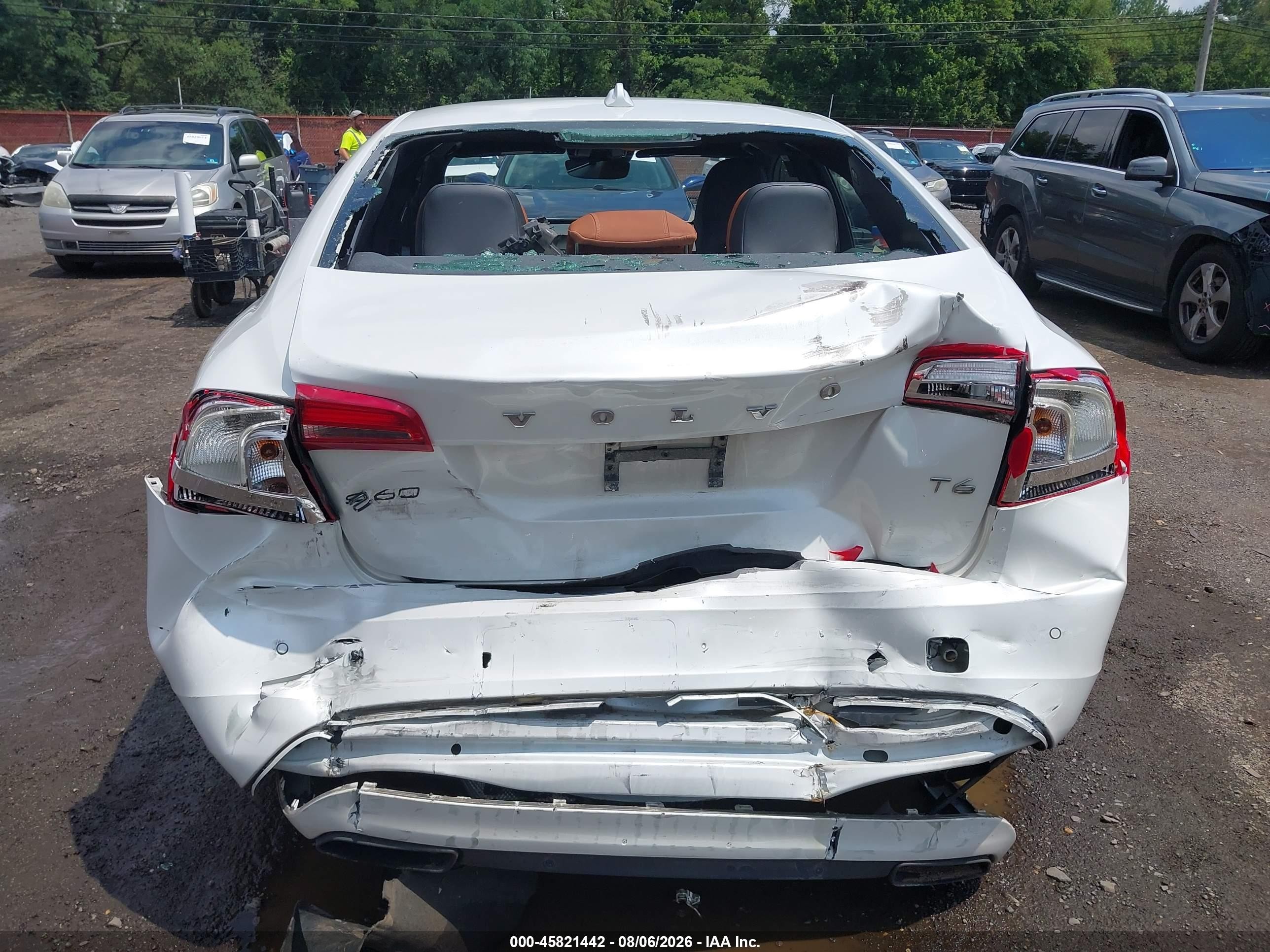 2015 Volvo S60 T6 Platinum White vin: YV149MFM0F2335114