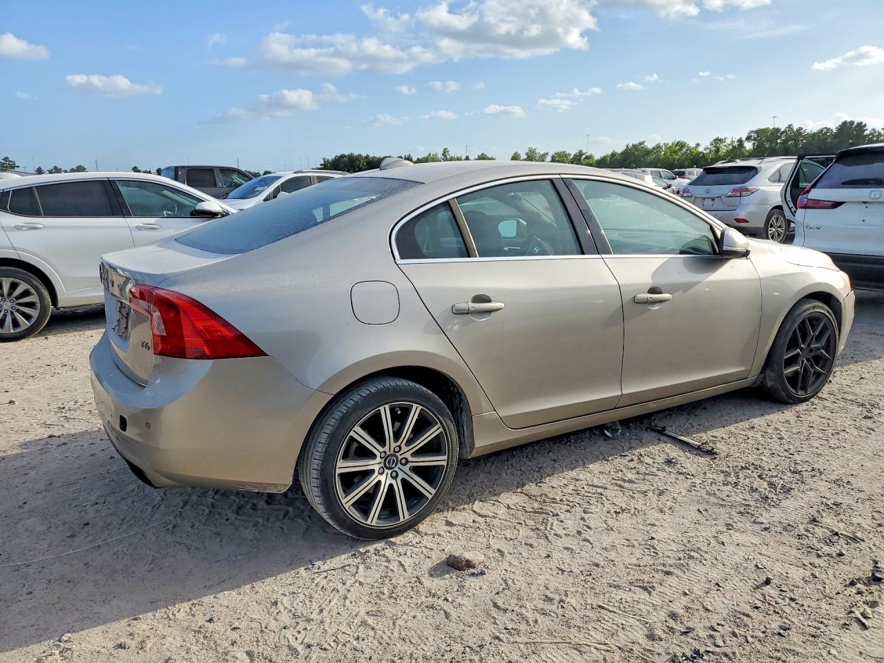 2015 Volvo S60 Platinum Серый vin: YV149MFM2F1346704