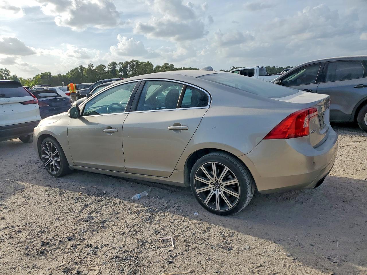 2015 Volvo S60 Platinum Серый vin: YV149MFM2F1346704