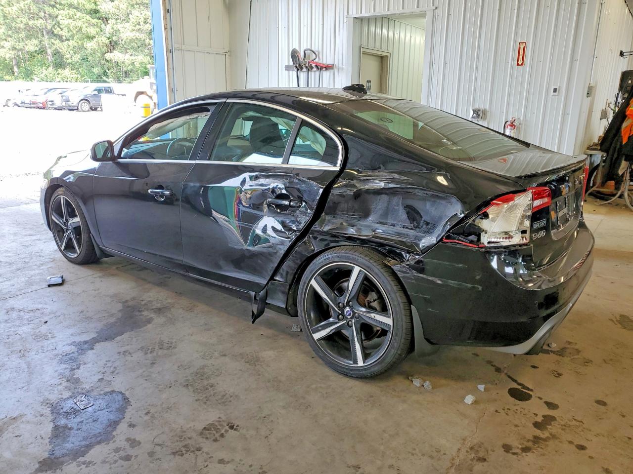 2016 Volvo S60 R Design Black vin: YV149MTP5G2414388