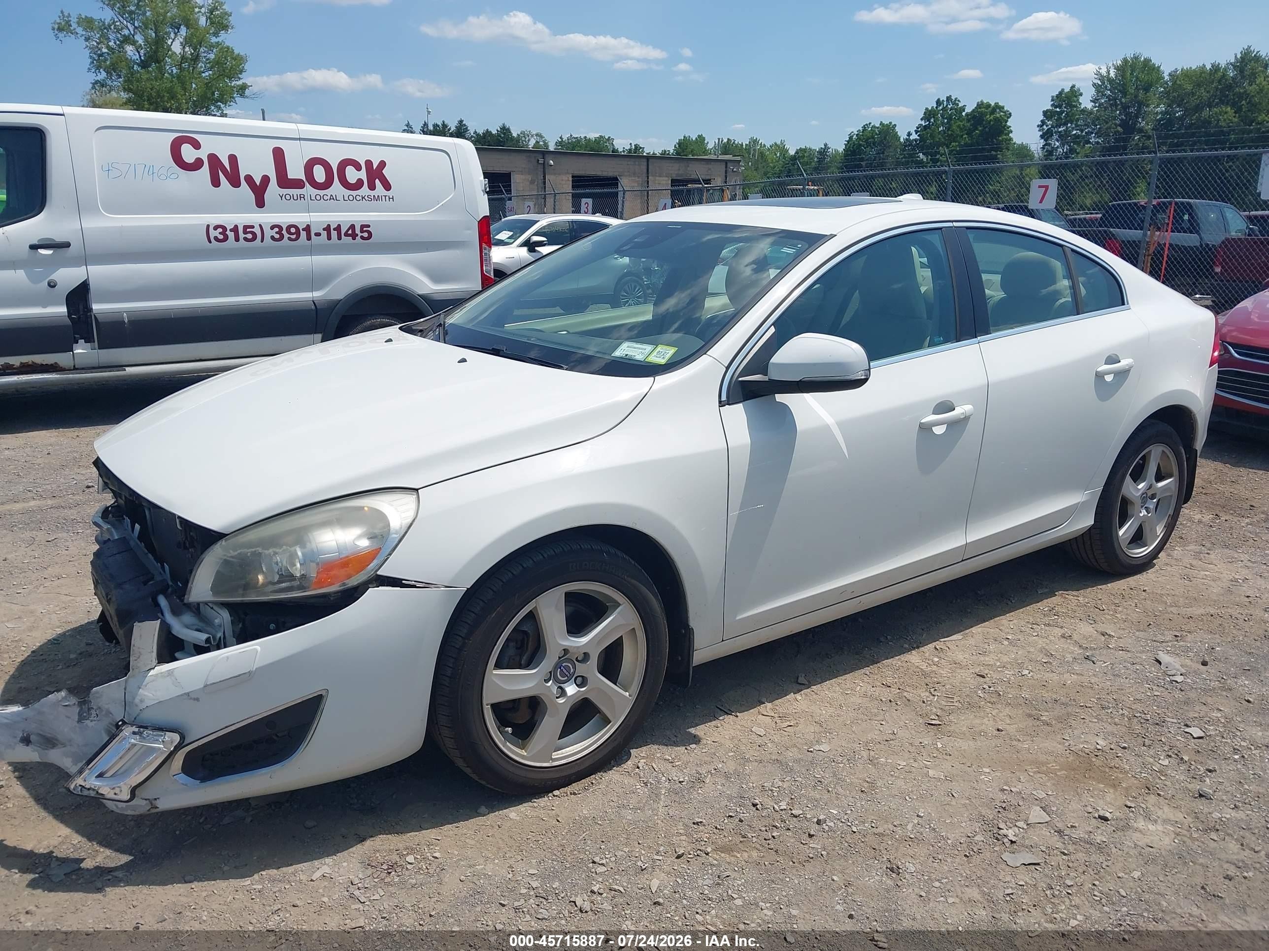 2013 Volvo S60 T5/t5 Platinum/t5 Premier/t5 Premier Plus White vin: YV1612FH0D2184103