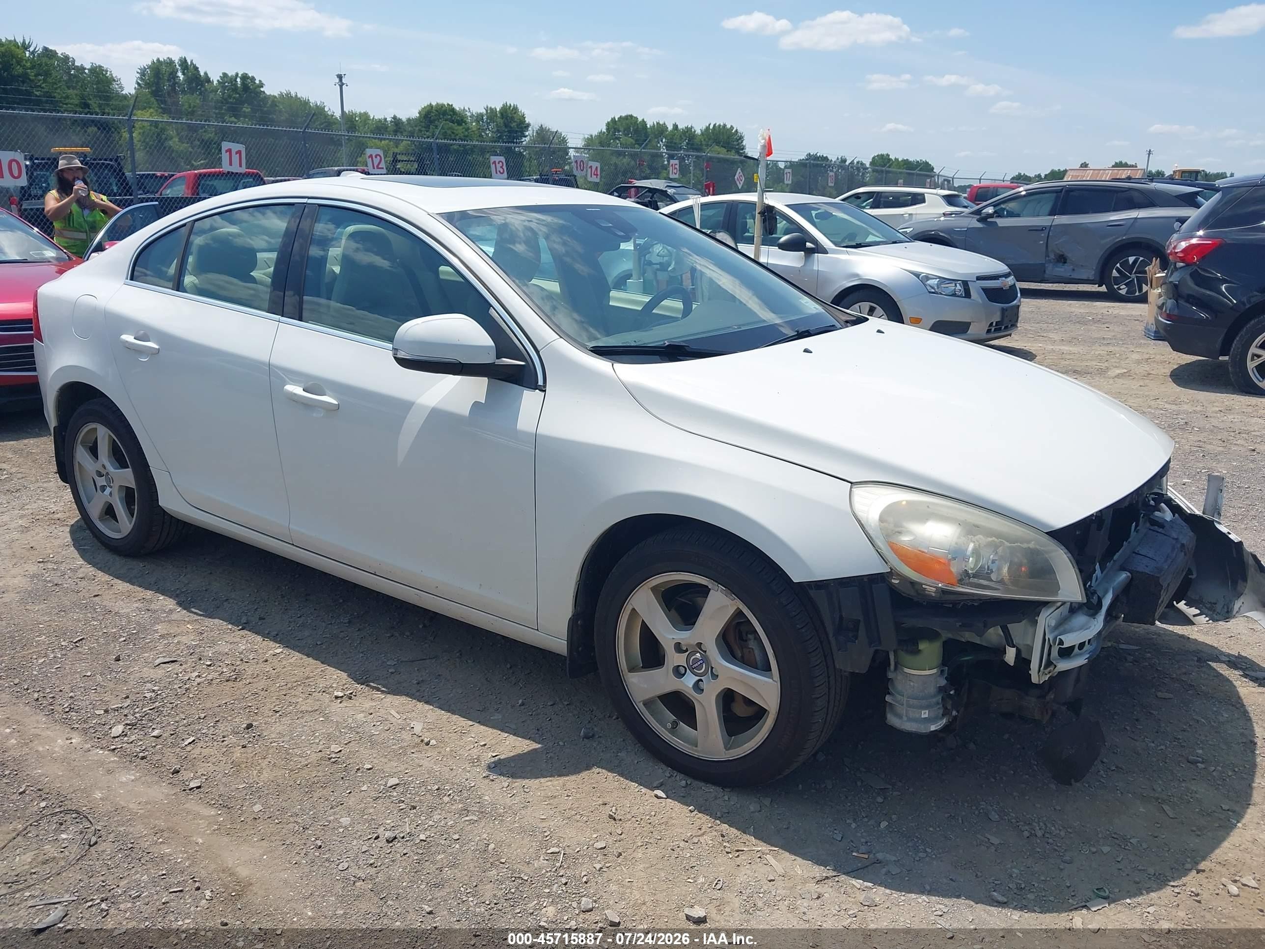 2013 Volvo S60 T5/t5 Platinum/t5 Premier/t5 Premier Plus White vin: YV1612FH0D2184103