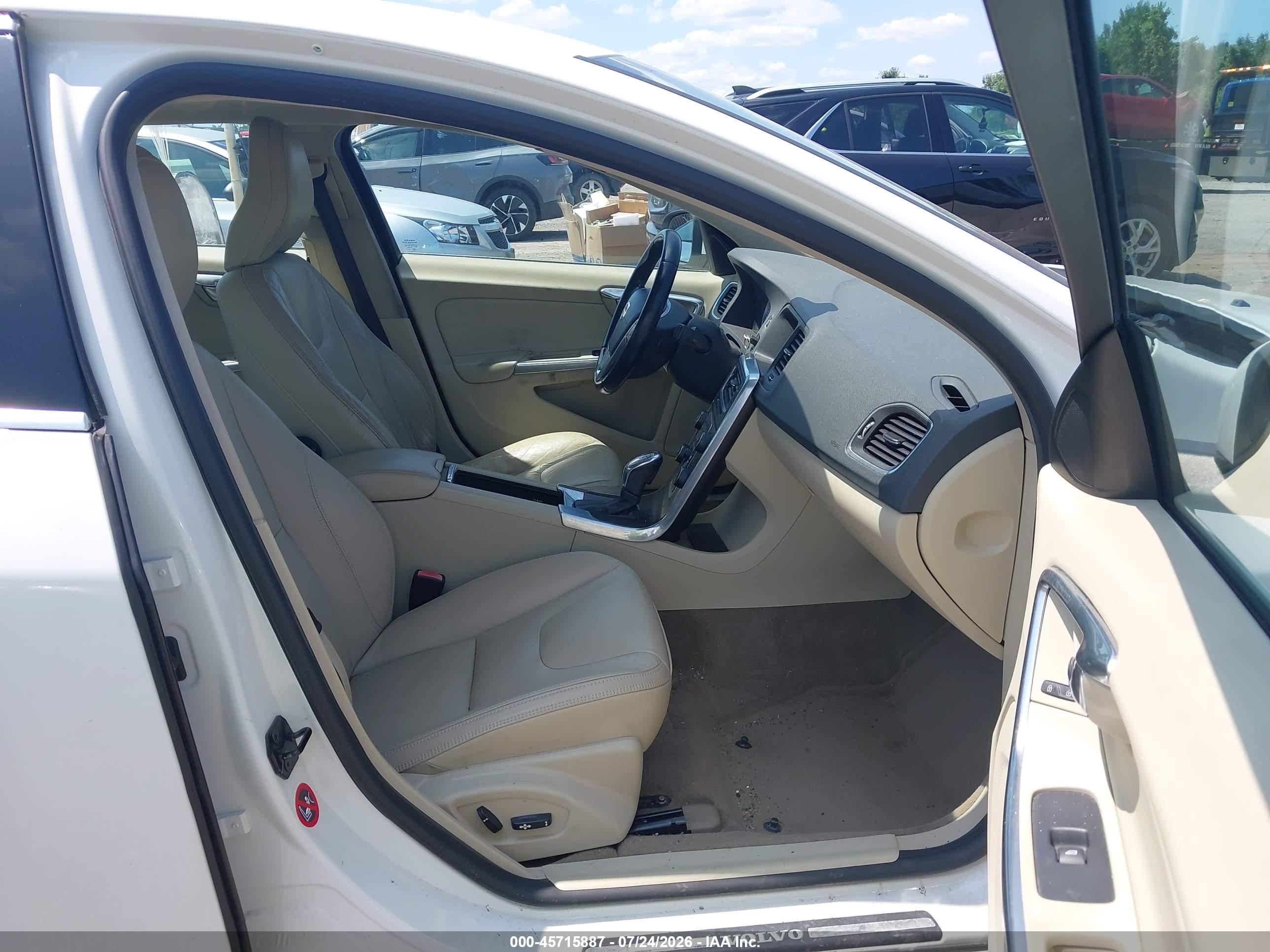 2013 Volvo S60 T5/t5 Platinum/t5 Premier/t5 Premier Plus White vin: YV1612FH0D2184103