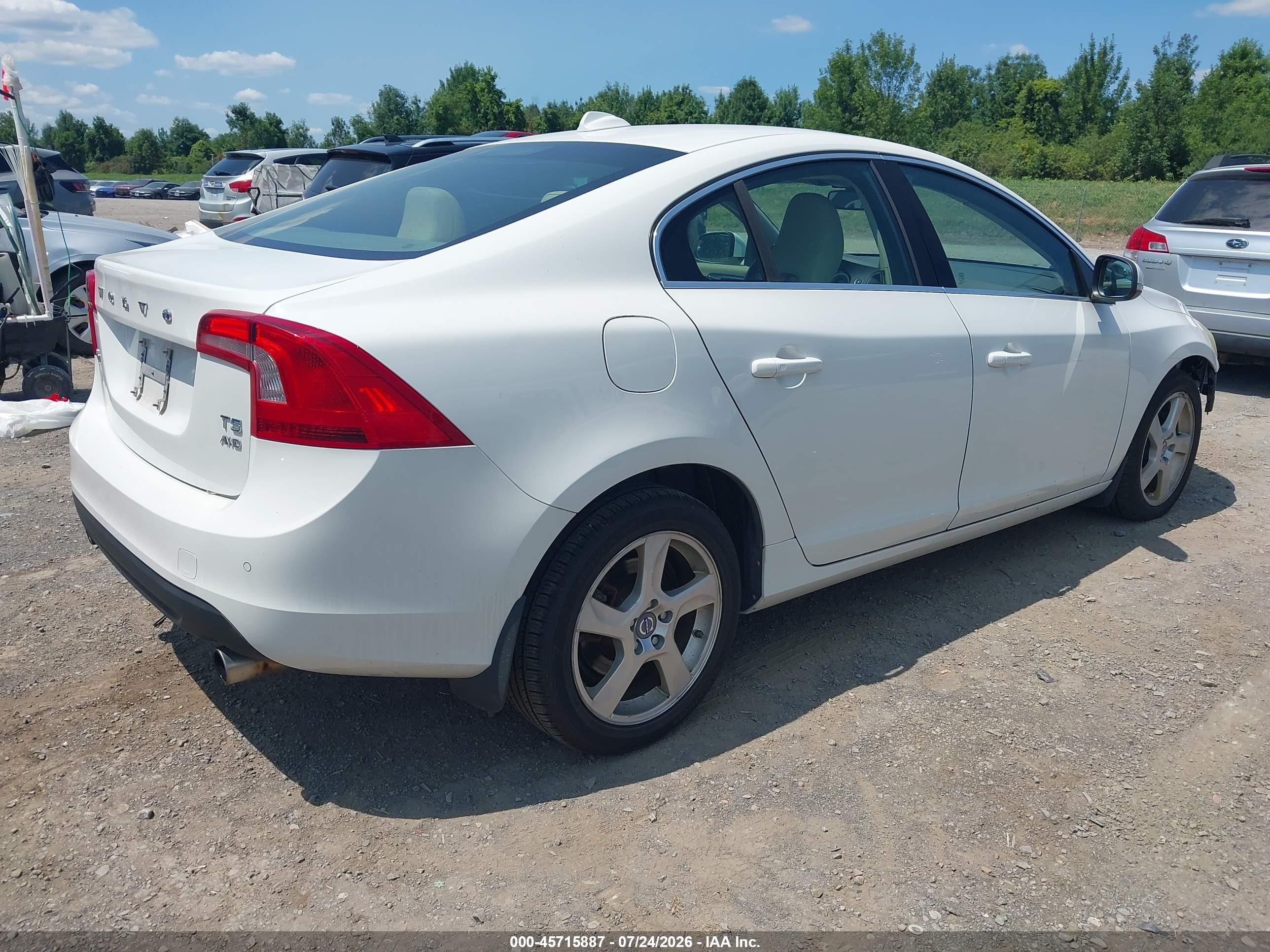 2013 Volvo S60 T5/t5 Platinum/t5 Premier/t5 Premier Plus White vin: YV1612FH0D2184103