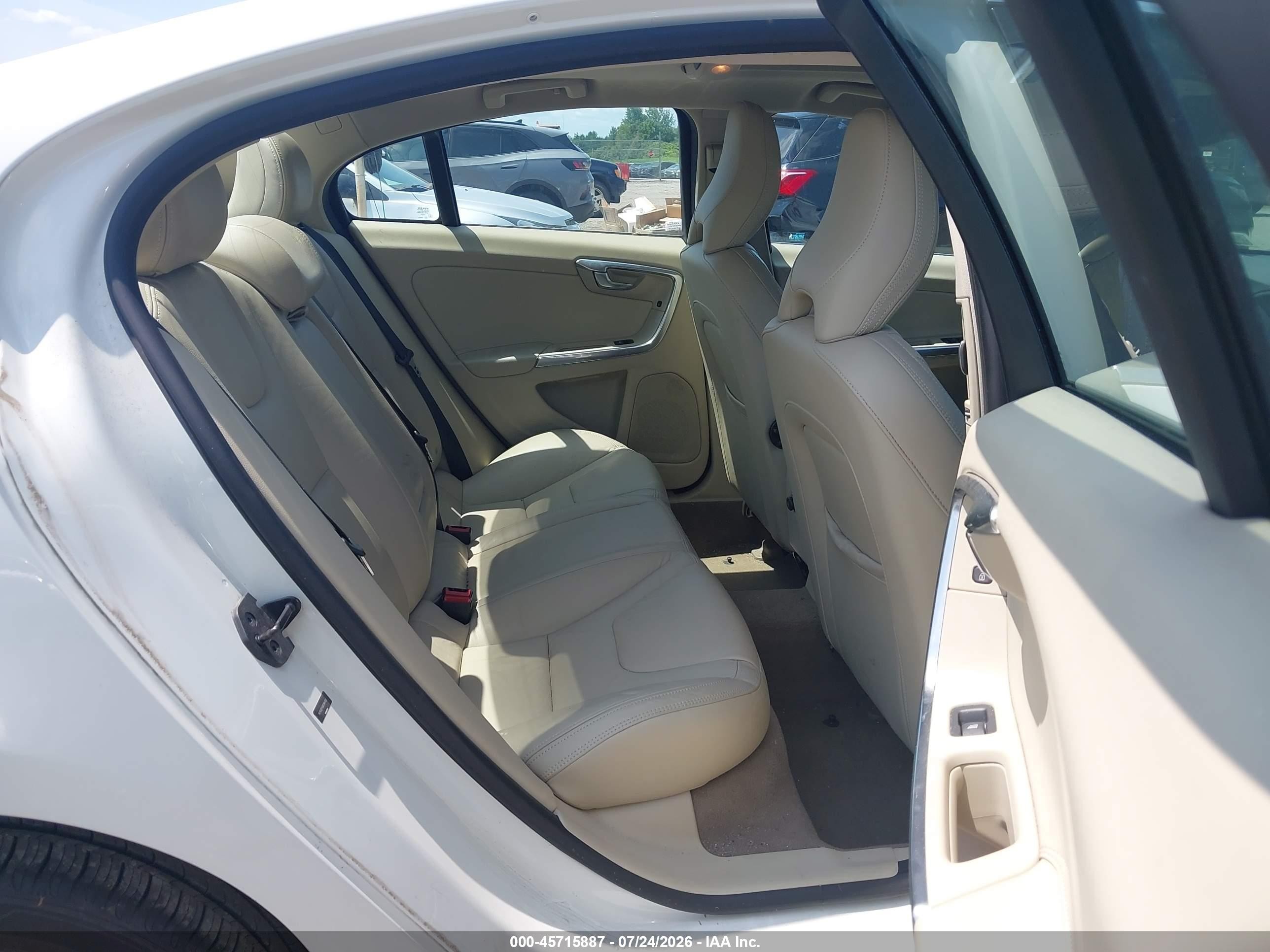 2013 Volvo S60 T5/t5 Platinum/t5 Premier/t5 Premier Plus White vin: YV1612FH0D2184103