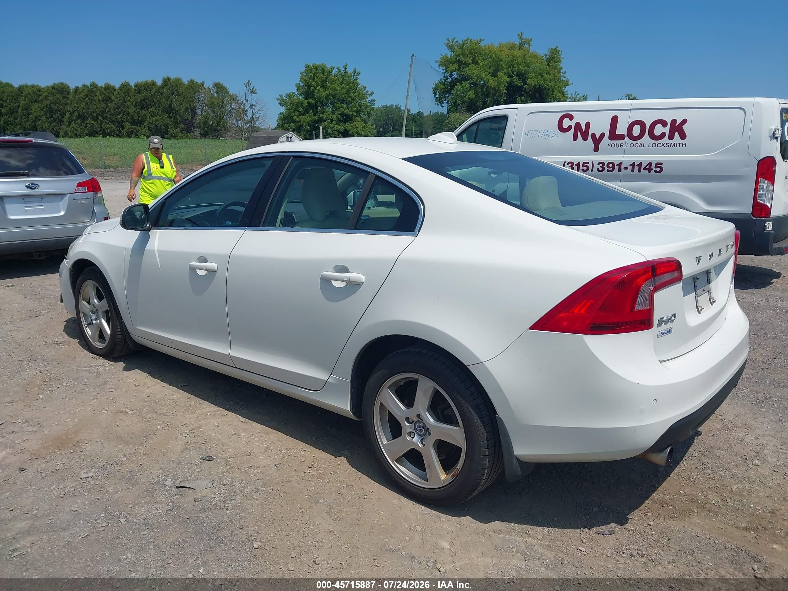 2013 Volvo S60 T5/t5 Platinum/t5 Premier/t5 Premier Plus White vin: YV1612FH0D2184103