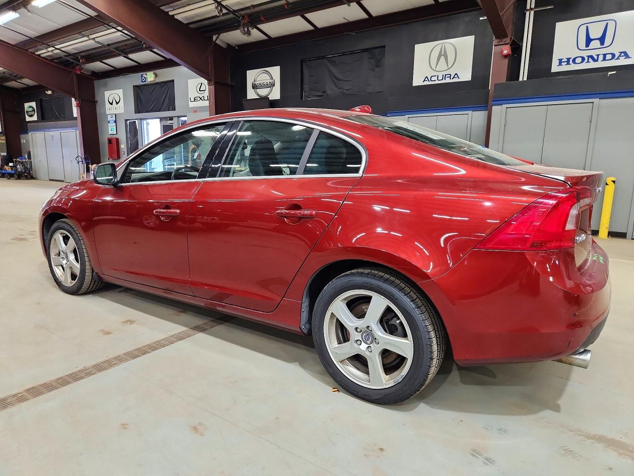 2013 Volvo S60 T5 Red vin: YV1612FH1D1219110