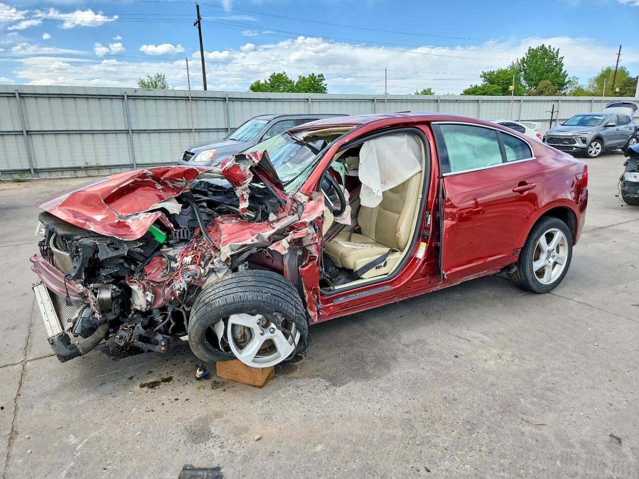 2013 Volvo S60 T5 Red vin: YV1612FH3D2185942