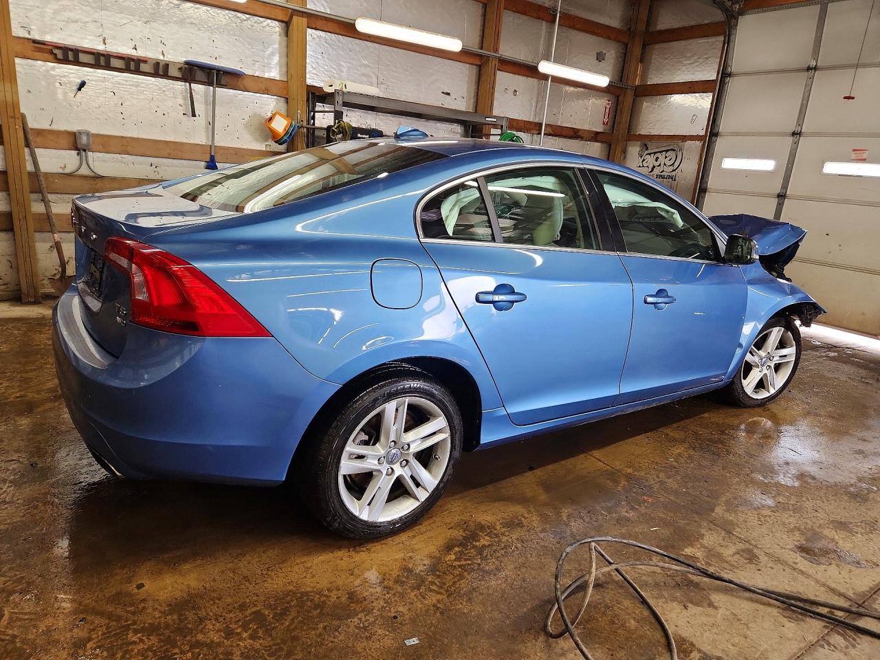 2014 Volvo S60 T5 Blue vin: YV1612FH3E1284333