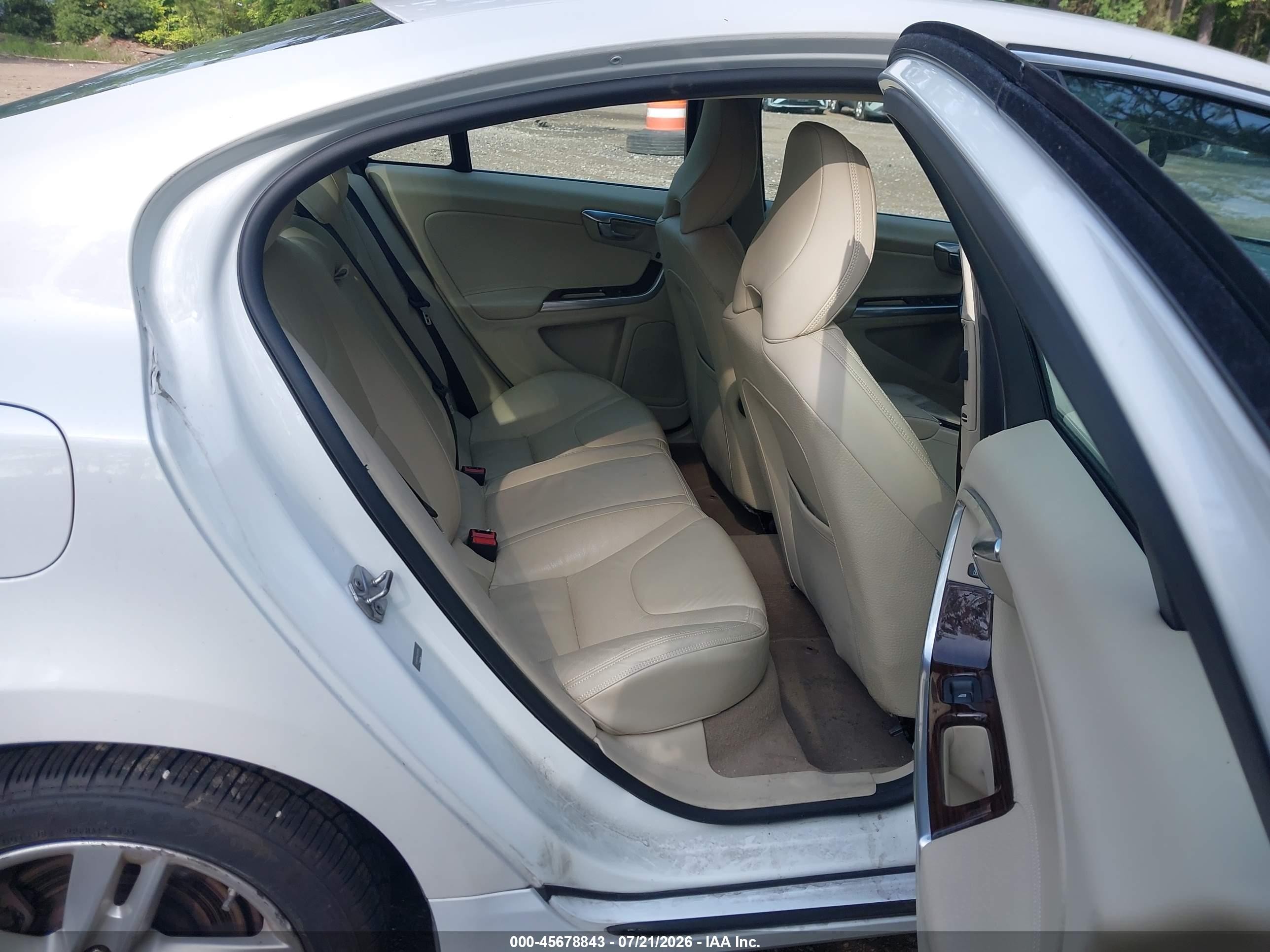 2014 Volvo S60 T5 White vin: YV1612FH4E2293178