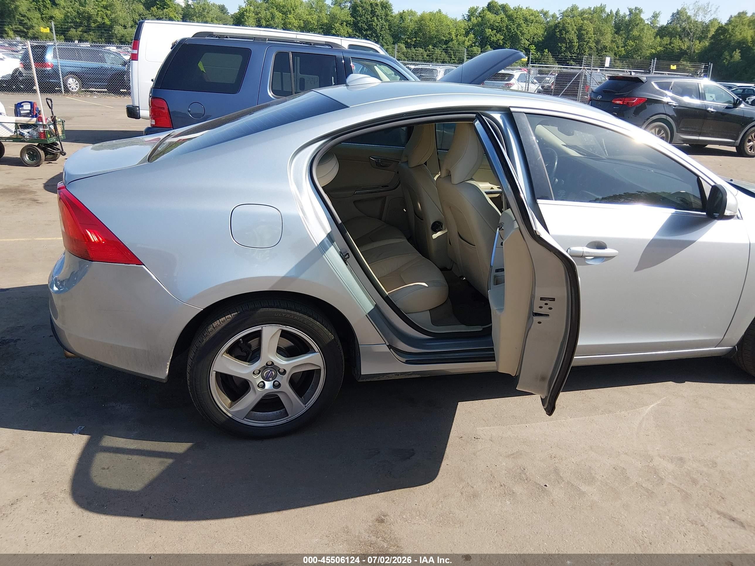 2013 Volvo S60 T5 Silver vin: YV1612FH7D1228474