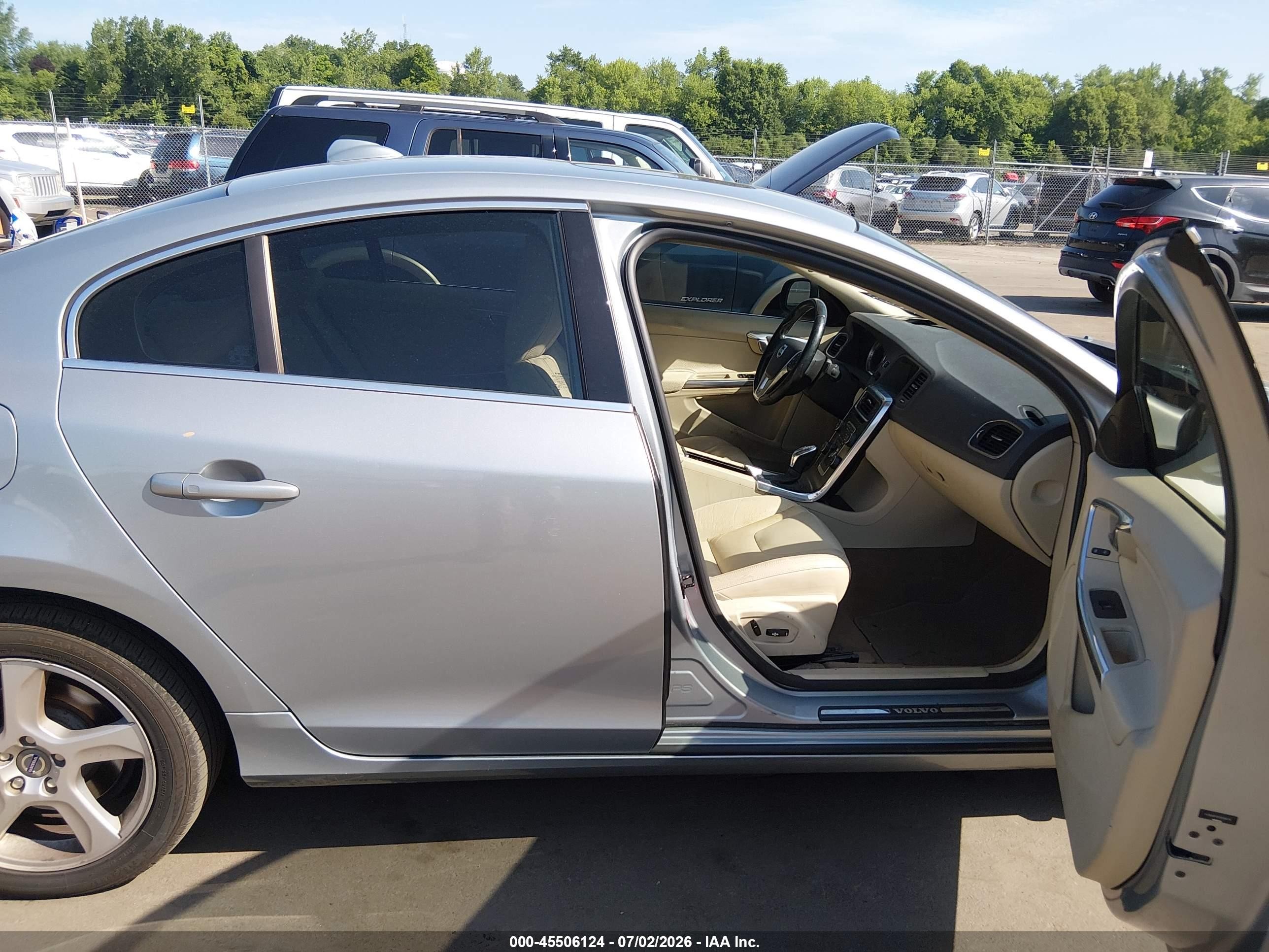 2013 Volvo S60 T5 Silver vin: YV1612FH7D1228474