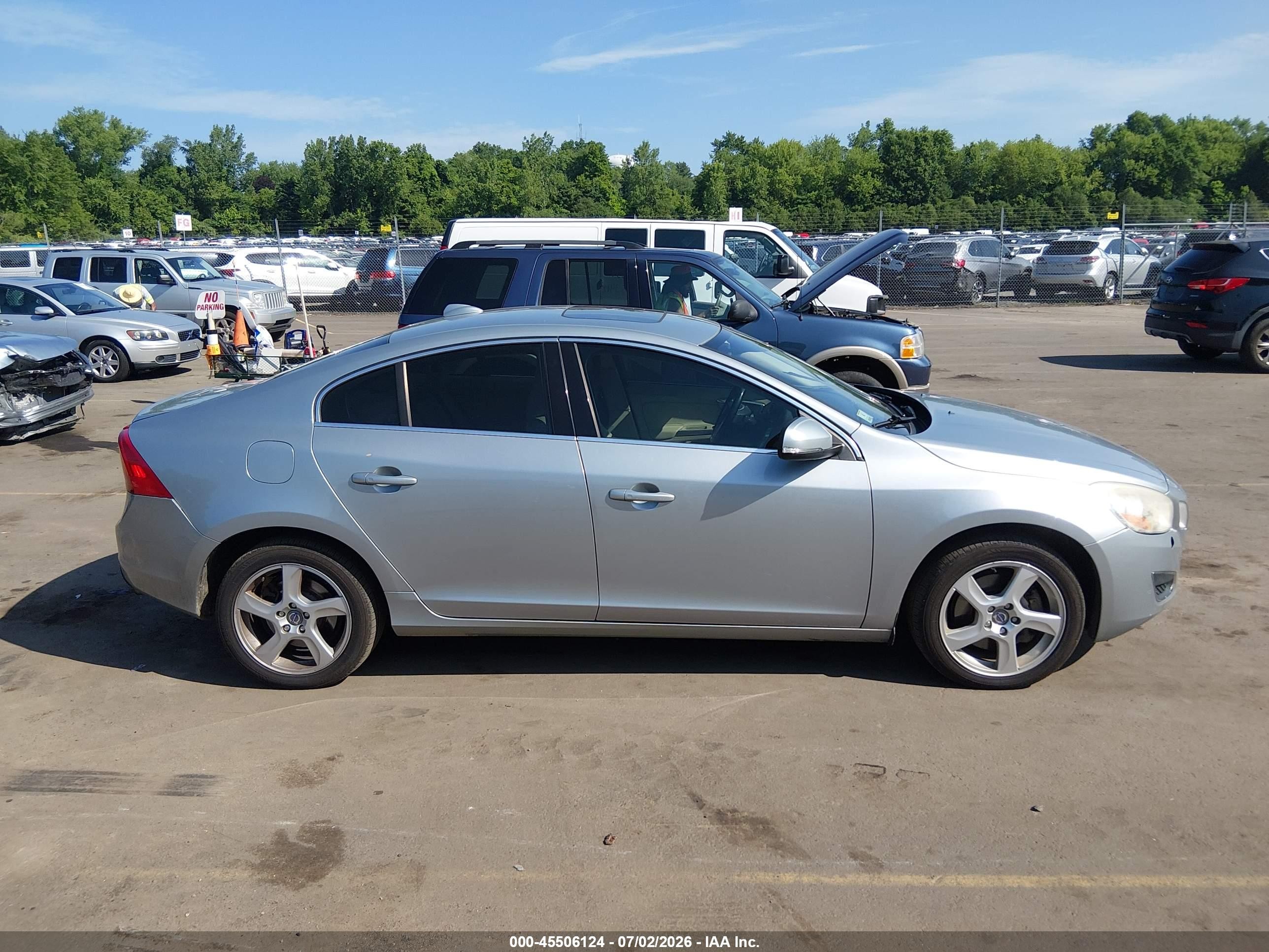 2013 Volvo S60 T5 Silver vin: YV1612FH7D1228474