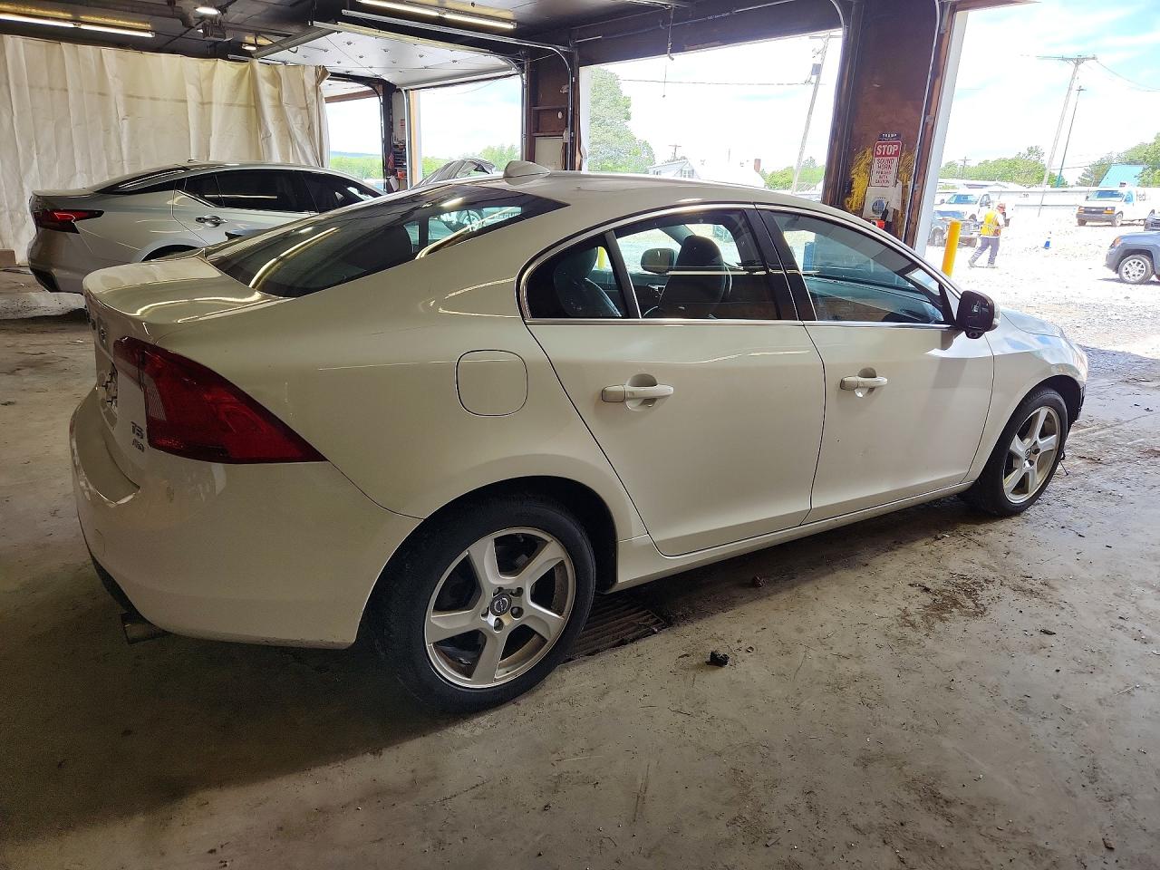 2013 Volvo S60 T5 White vin: YV1612FH7D2198984