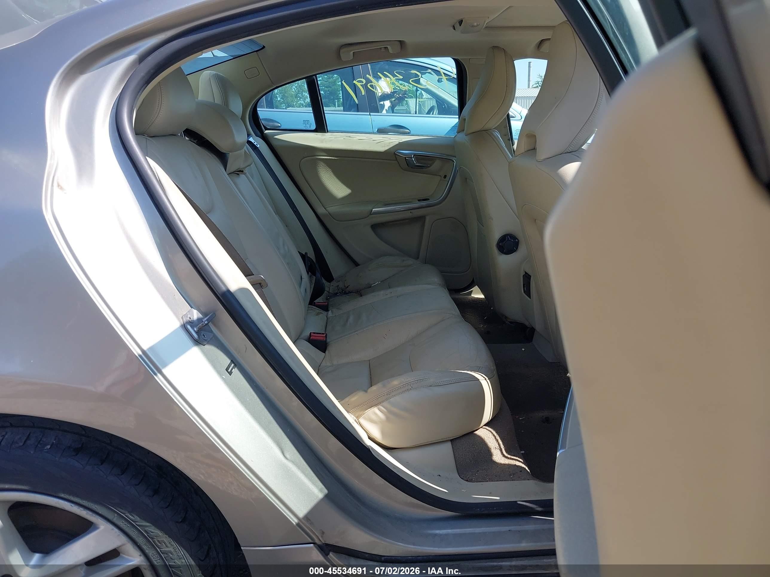 2014 Volvo S60 T5 Champagne vin: YV1612FH7E2273832