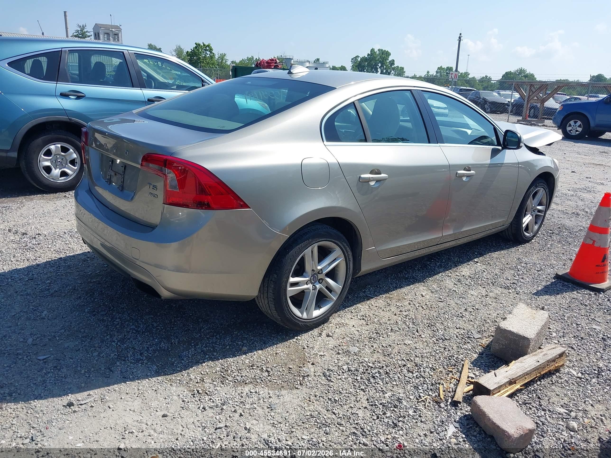 2014 Volvo S60 T5 Champagne vin: YV1612FH7E2273832