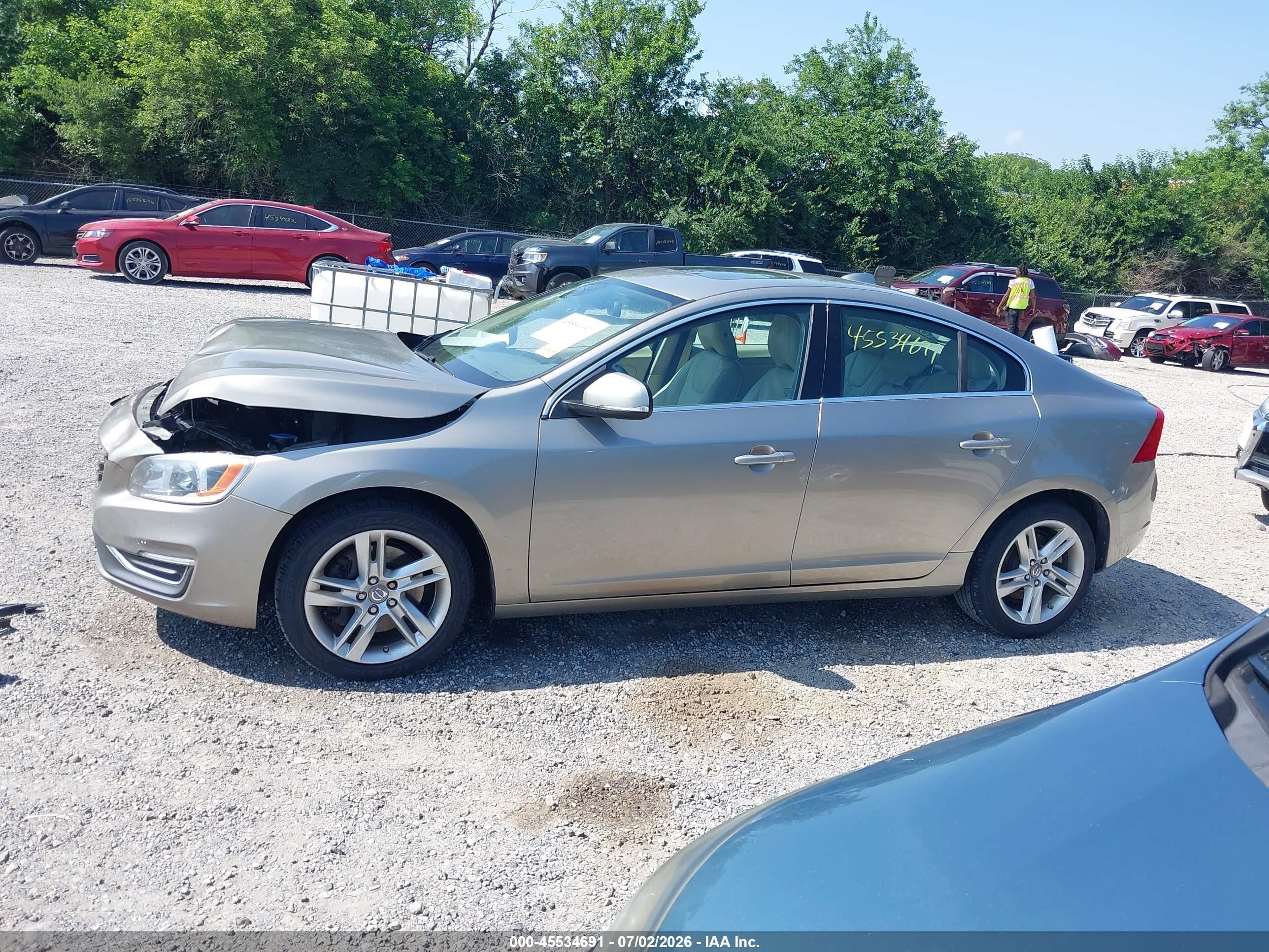 2014 Volvo S60 T5 Champagne vin: YV1612FH7E2273832