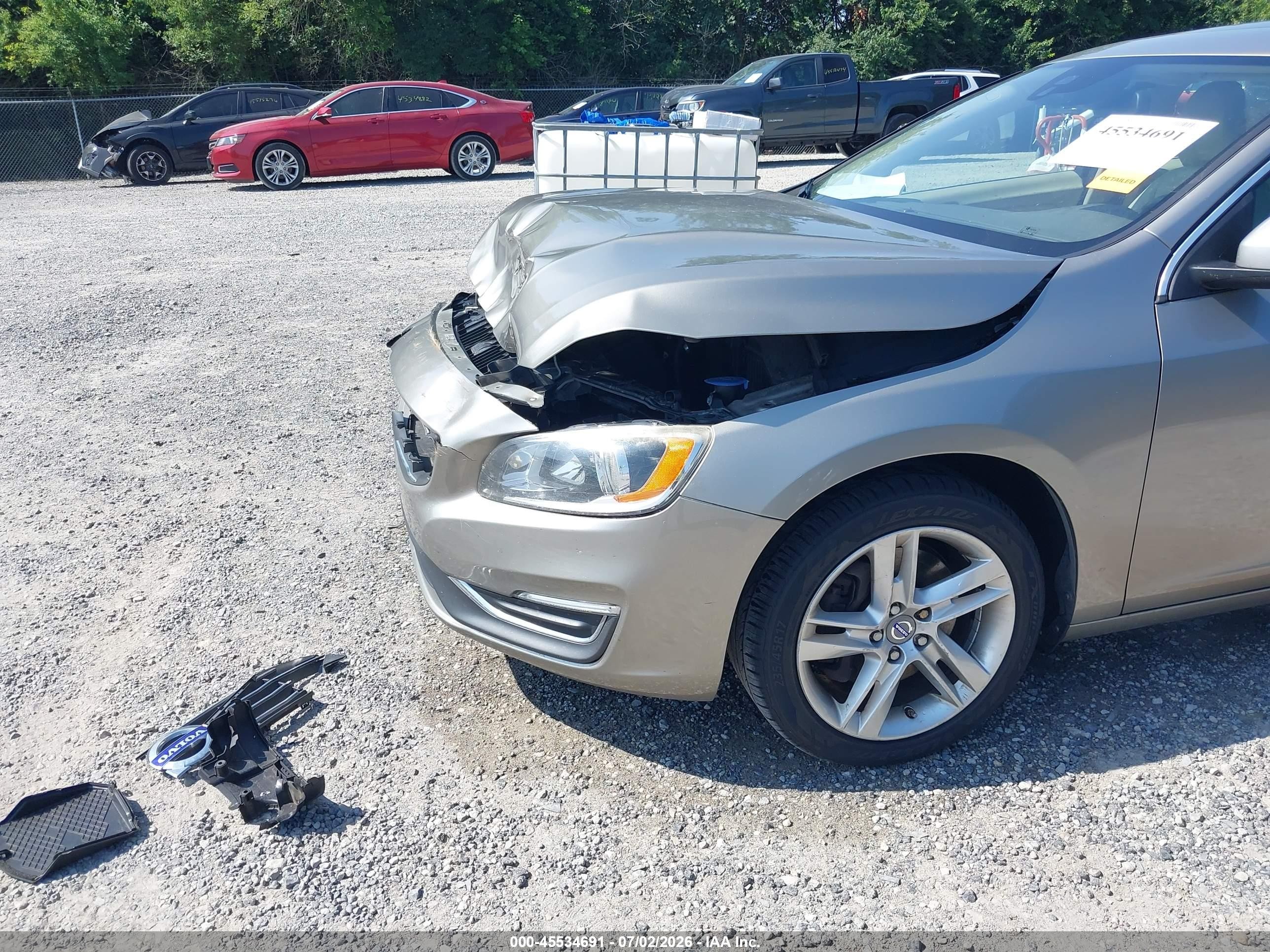 2014 Volvo S60 T5 Champagne vin: YV1612FH7E2273832