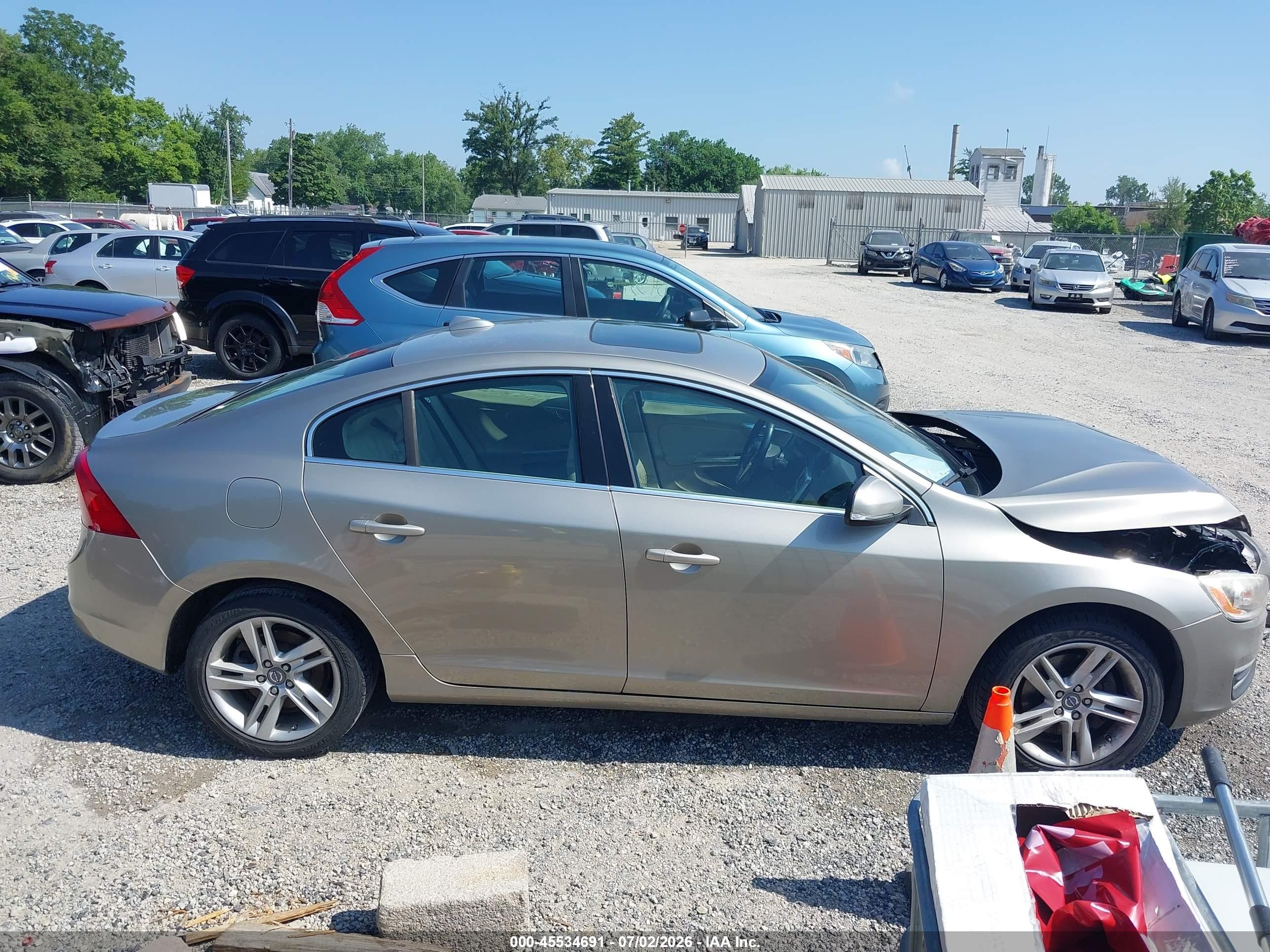 2014 Volvo S60 T5 Champagne vin: YV1612FH7E2273832
