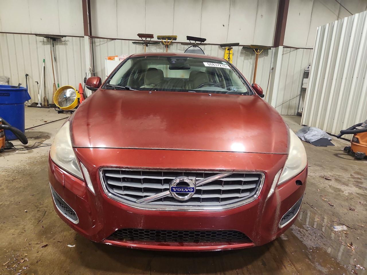 2013 Volvo S60 T5 Burgundy vin: YV1612FH9D1219257