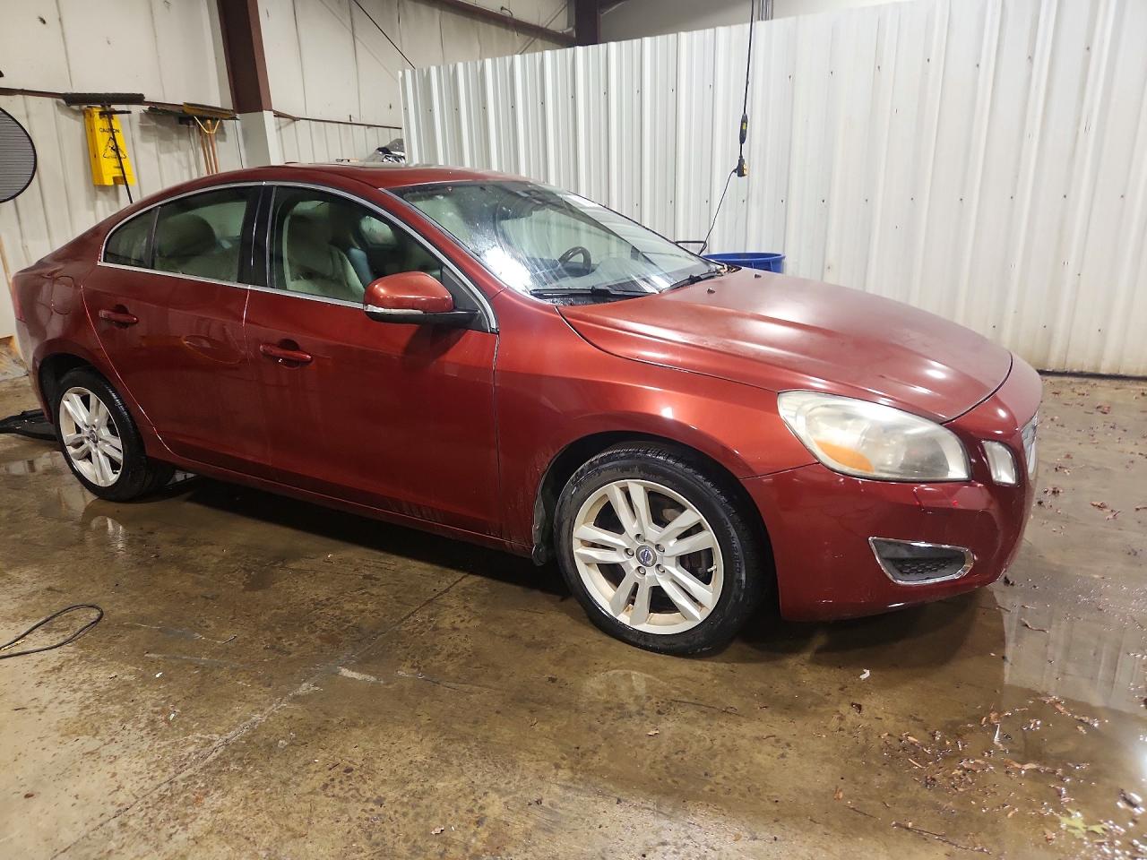 2013 Volvo S60 T5 Burgundy vin: YV1612FH9D1219257