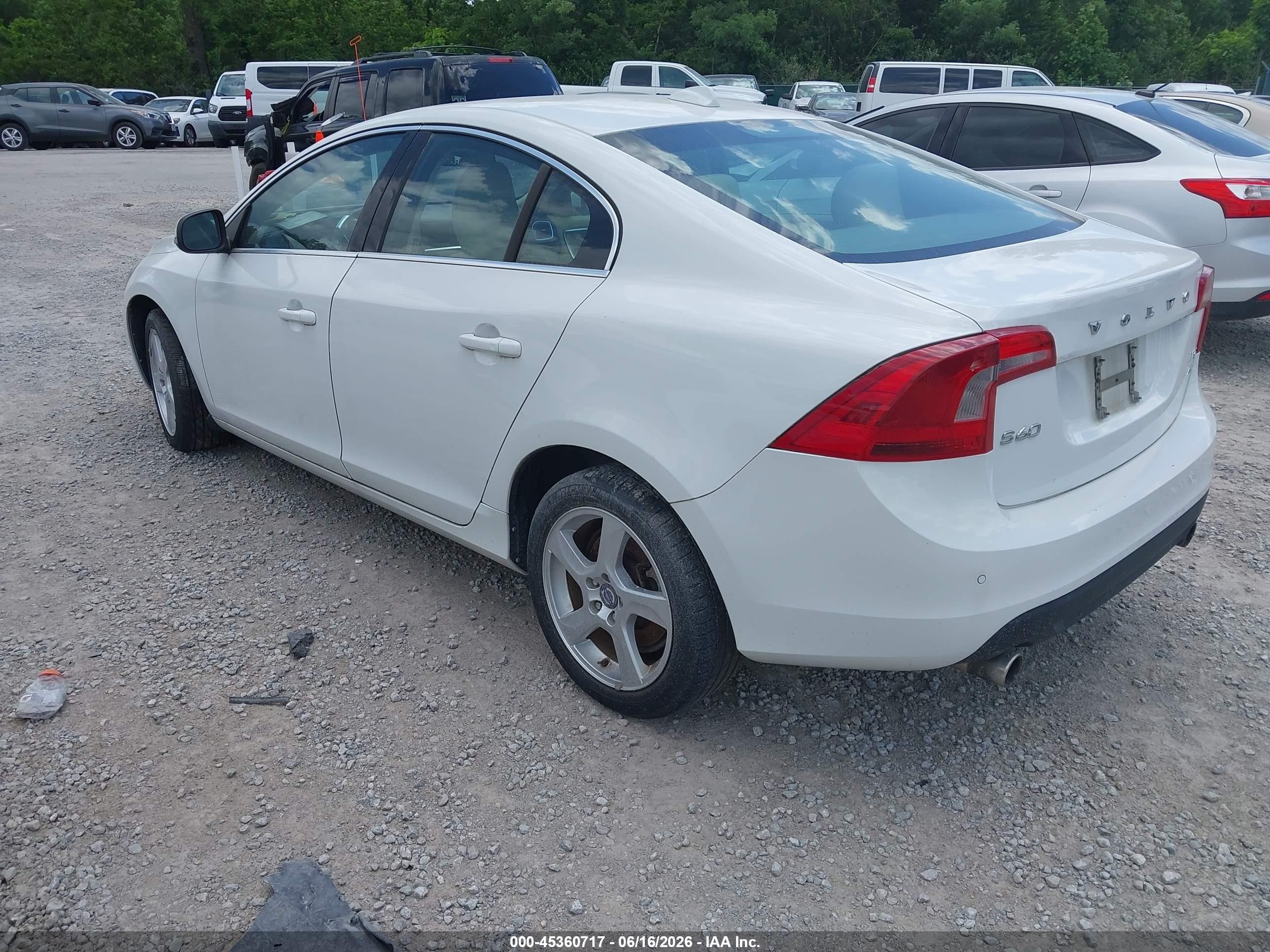 2013 Volvo S60 T5/t5 Platinum/t5 Premier/t5 Premier Plus White vin: YV1612FH9D2183404