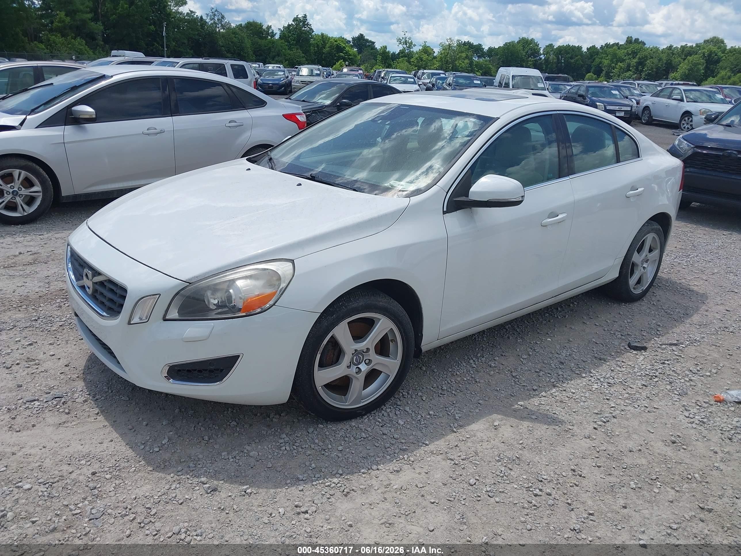 2013 Volvo S60 T5/t5 Platinum/t5 Premier/t5 Premier Plus White vin: YV1612FH9D2183404