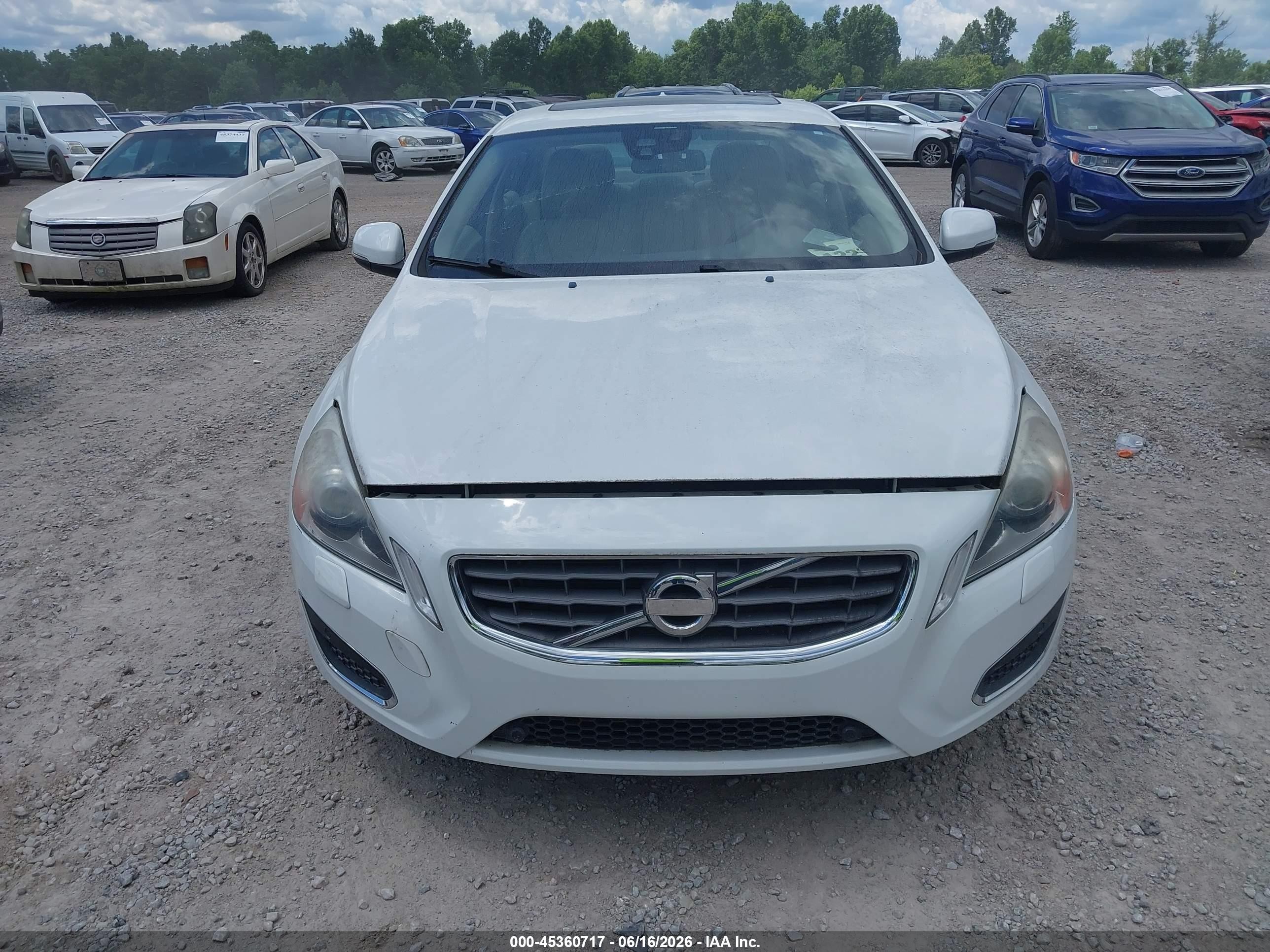 2013 Volvo S60 T5/t5 Platinum/t5 Premier/t5 Premier Plus White vin: YV1612FH9D2183404