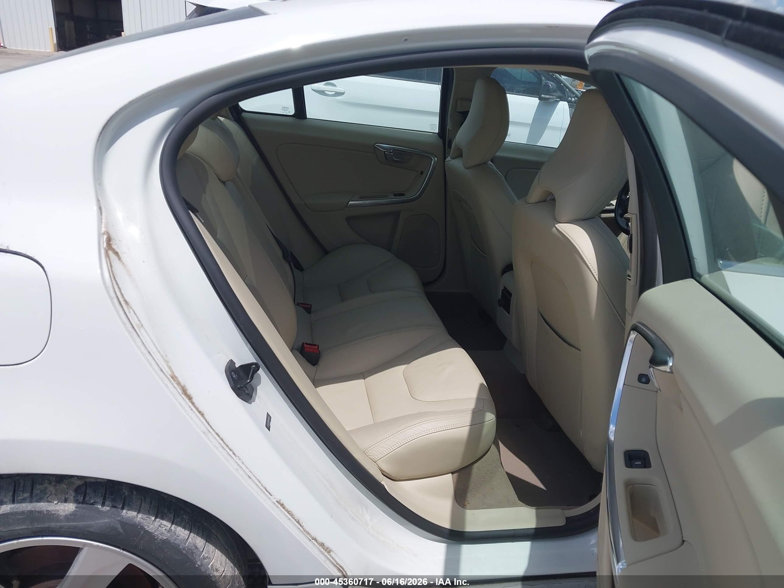 2013 Volvo S60 T5/t5 Platinum/t5 Premier/t5 Premier Plus White vin: YV1612FH9D2183404