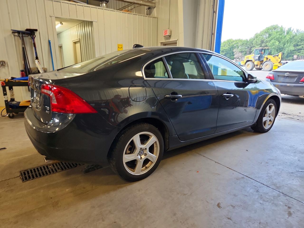 2013 Volvo S60 T5 Charcoal vin: YV1612FHXD1229957