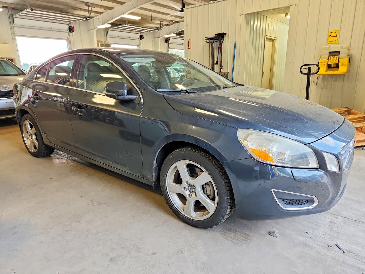 2013 Volvo S60 T5 Charcoal vin: YV1612FHXD1229957