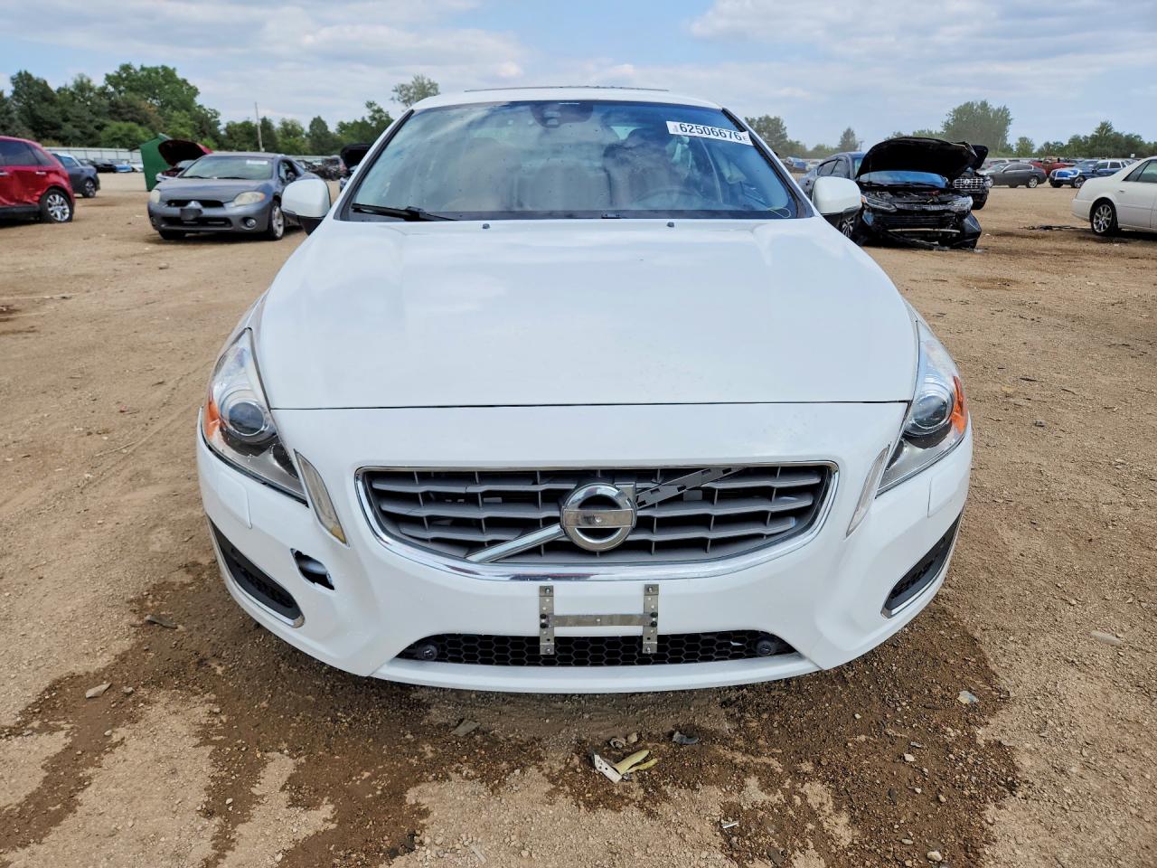 2013 Volvo S60 T5 White vin: YV1612FHXD2183248