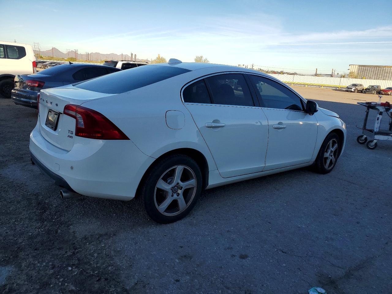2013 Volvo S60 T5 White vin: YV1612FHXD2188630