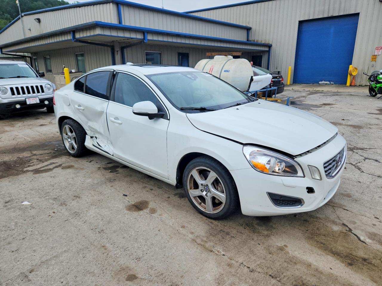 2013 Volvo S60 T5 White vin: YV1612FHXD2189731