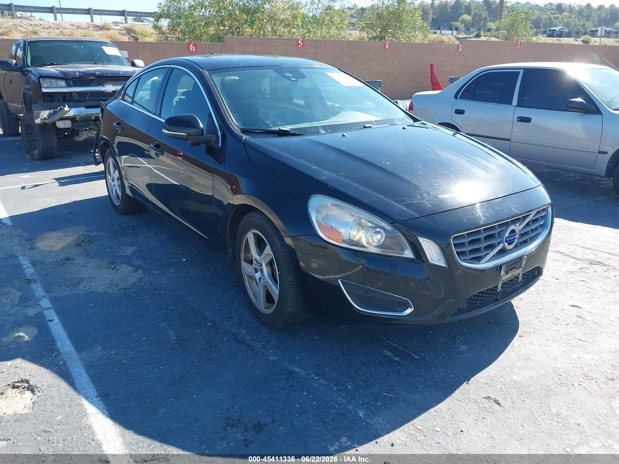 2013 Volvo S60 T5 Platinum Black vin: YV1612FHXD2207144