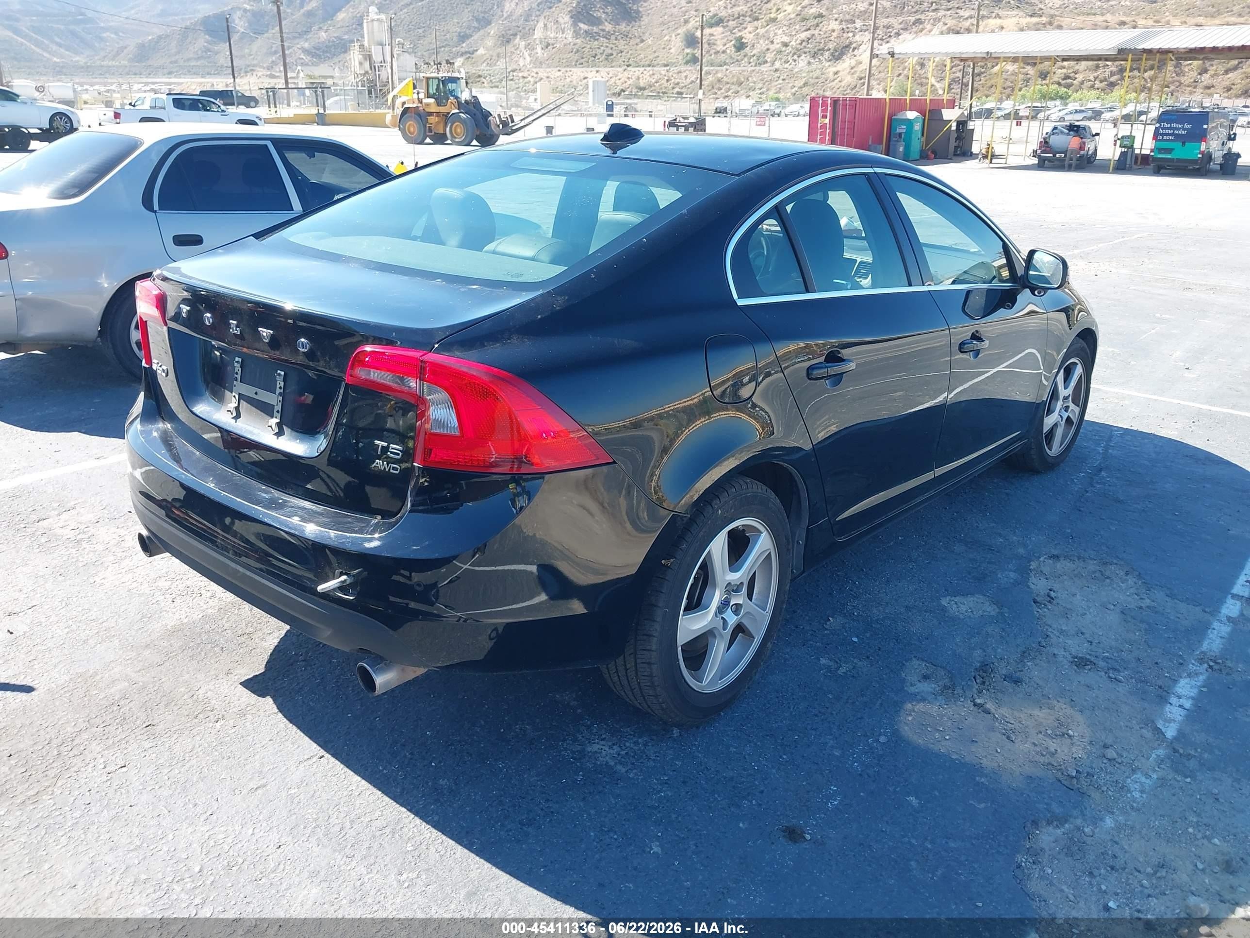 2013 Volvo S60 T5 Platinum Black vin: YV1612FHXD2207144