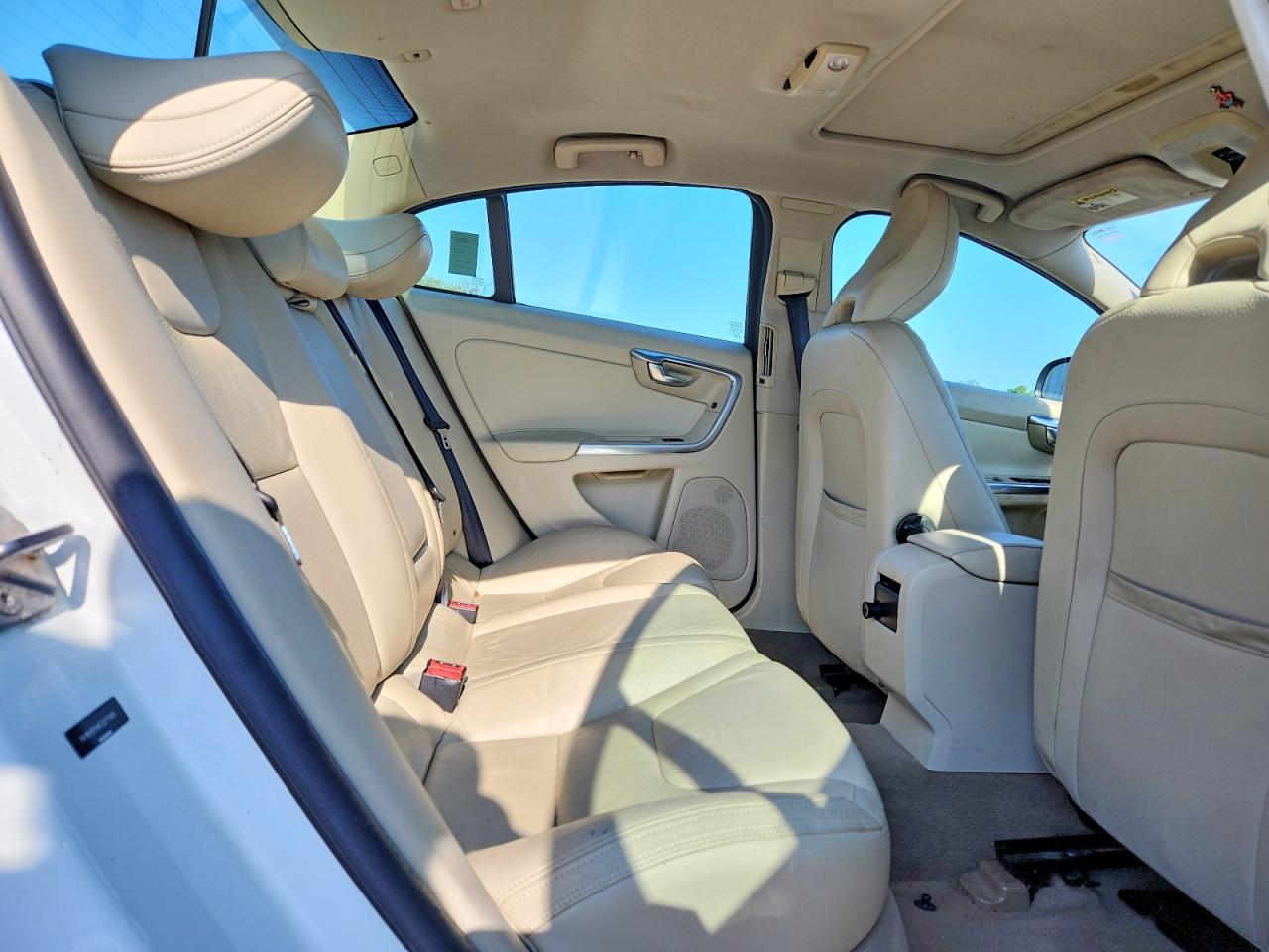 2014 Volvo S60 T5 White vin: YV1612FHXE2271380