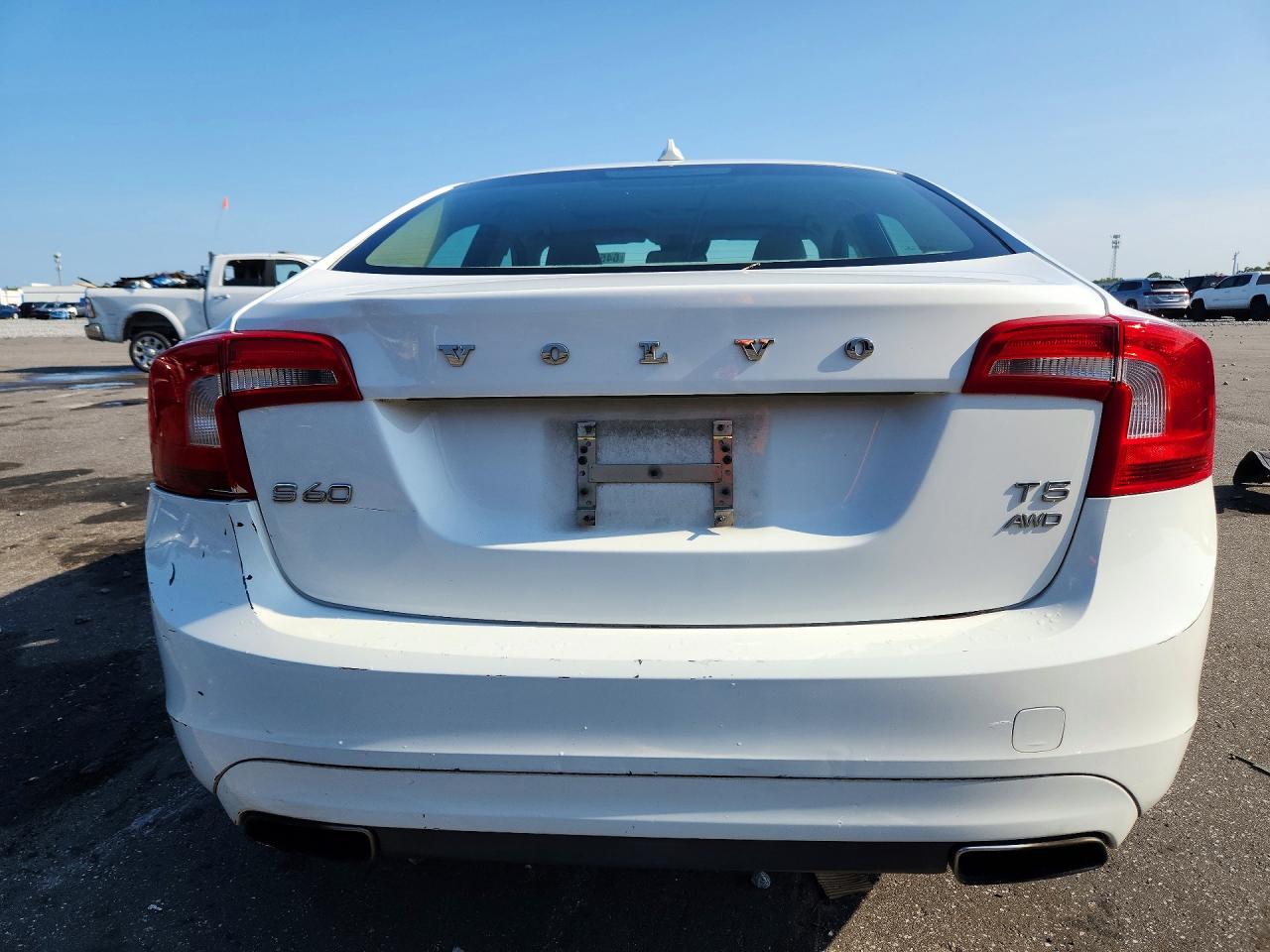 2014 Volvo S60 T5 White vin: YV1612FHXE2271380
