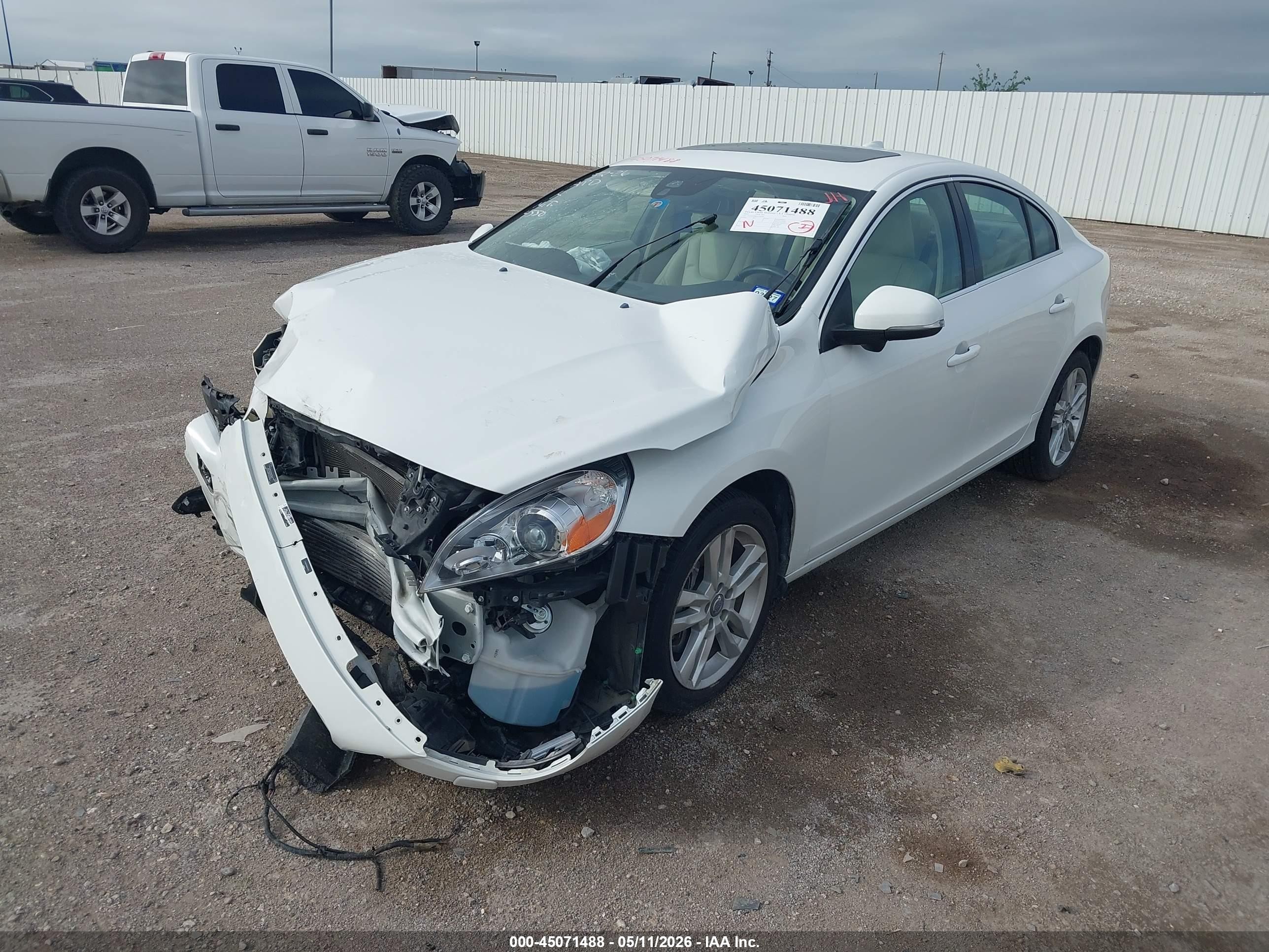 2013 Volvo S60 T5 Platinum White vin: YV1612FS0D1234550