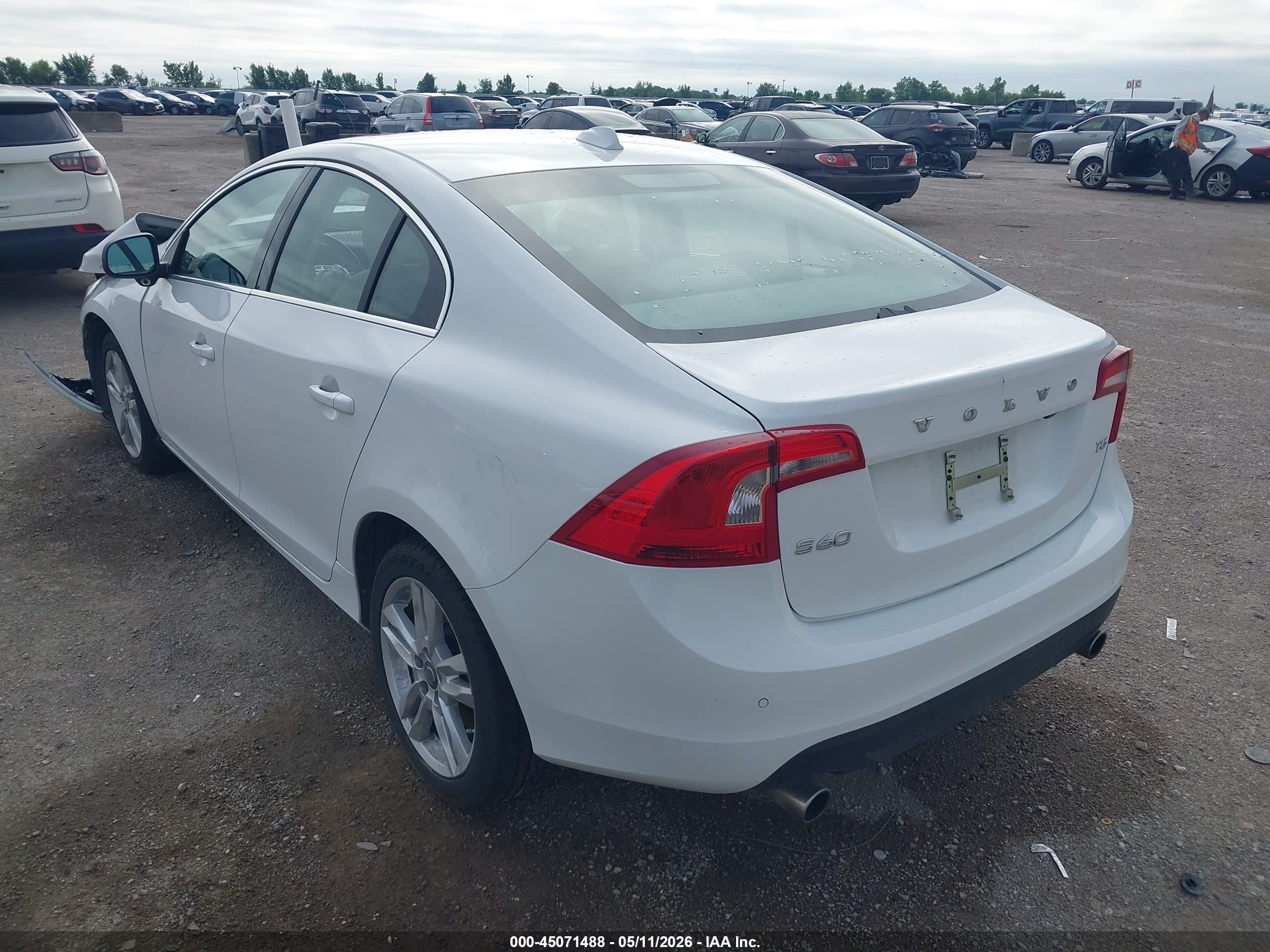 2013 Volvo S60 T5 Platinum White vin: YV1612FS0D1234550