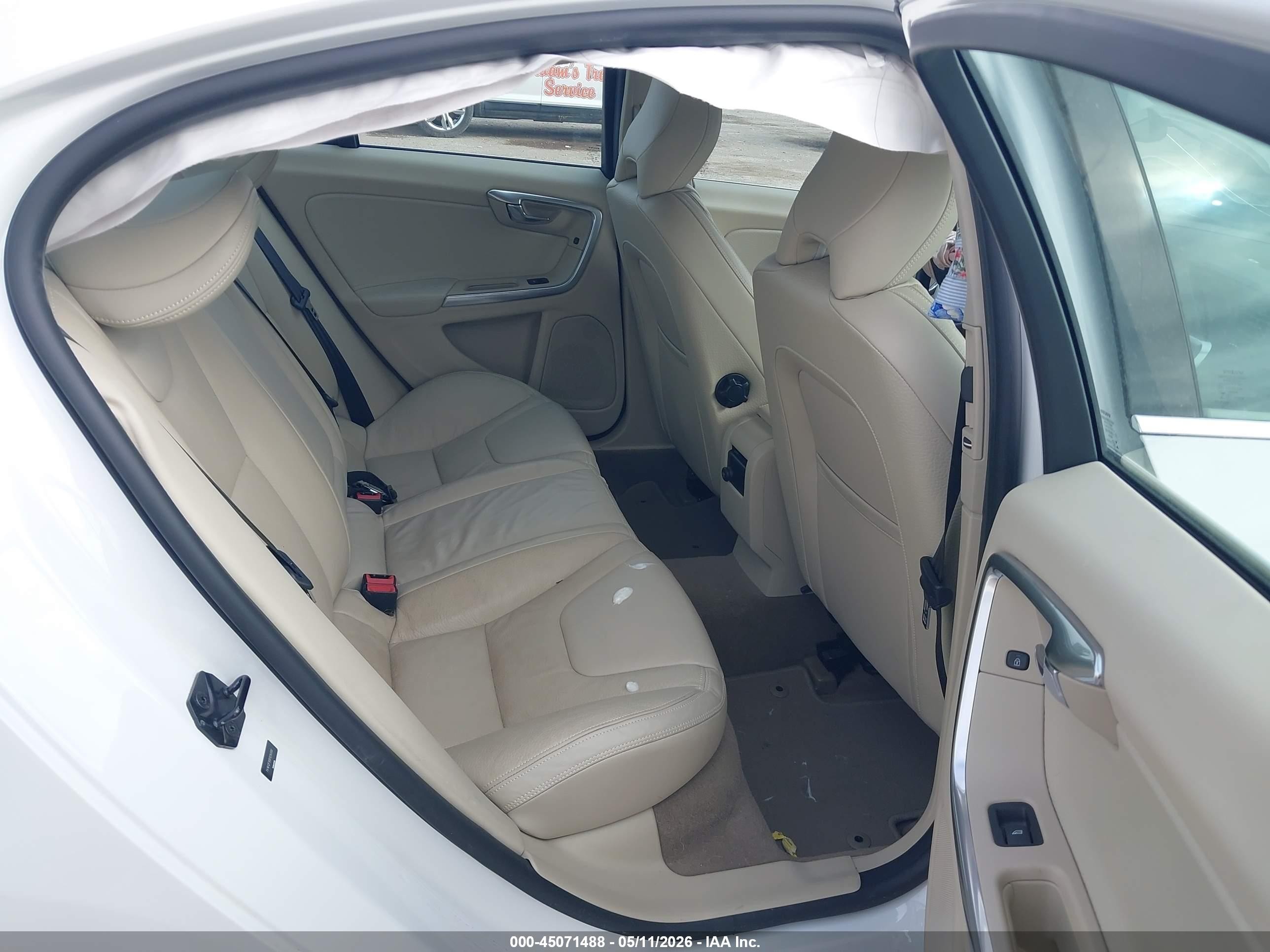 2013 Volvo S60 T5 Platinum White vin: YV1612FS0D1234550