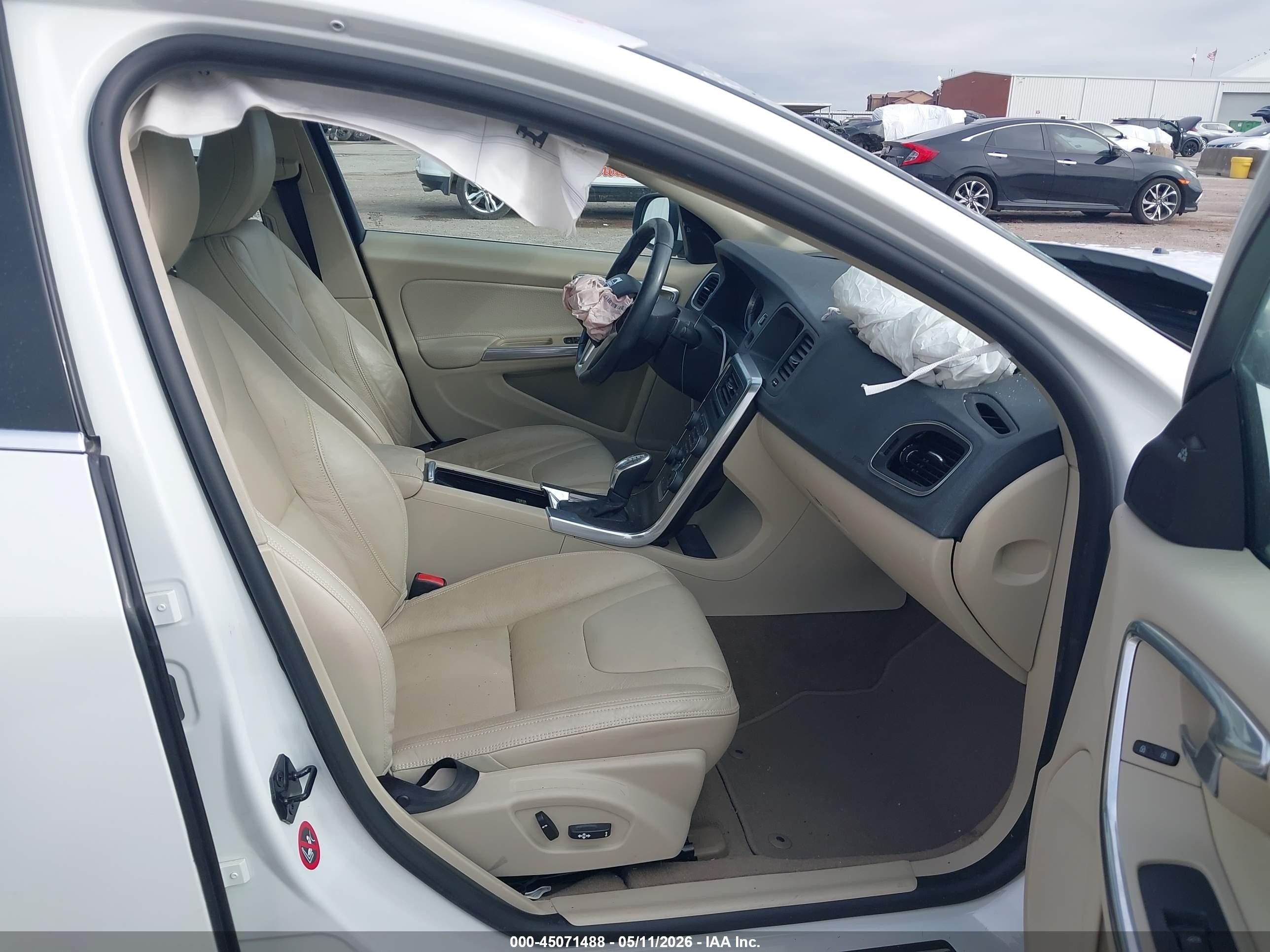 2013 Volvo S60 T5 Platinum White vin: YV1612FS0D1234550