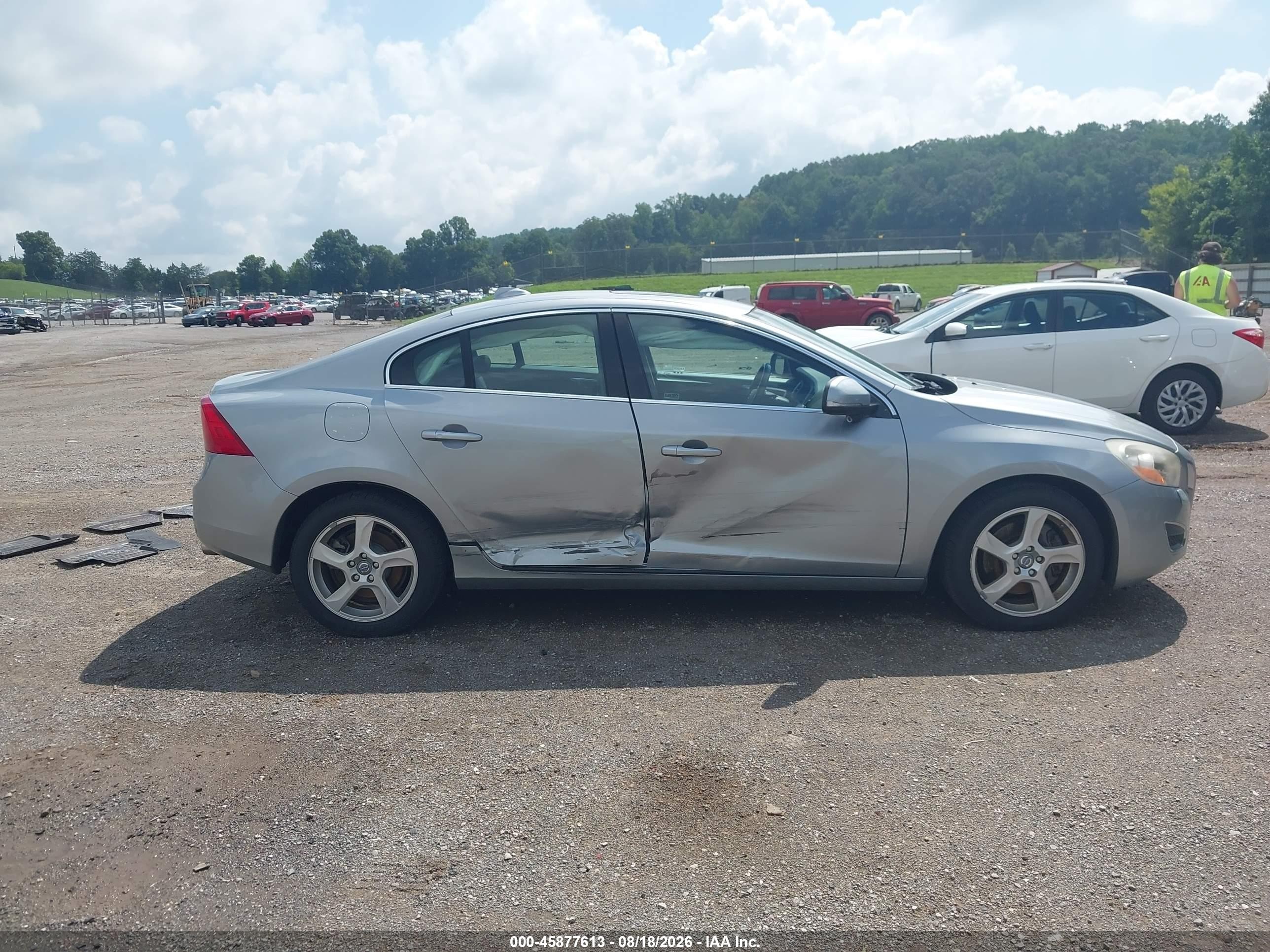 2013 Volvo S60 T5/t5 Platinum/t5 Premier/t5 Premier Plus Silver vin: YV1612FS0D2198188