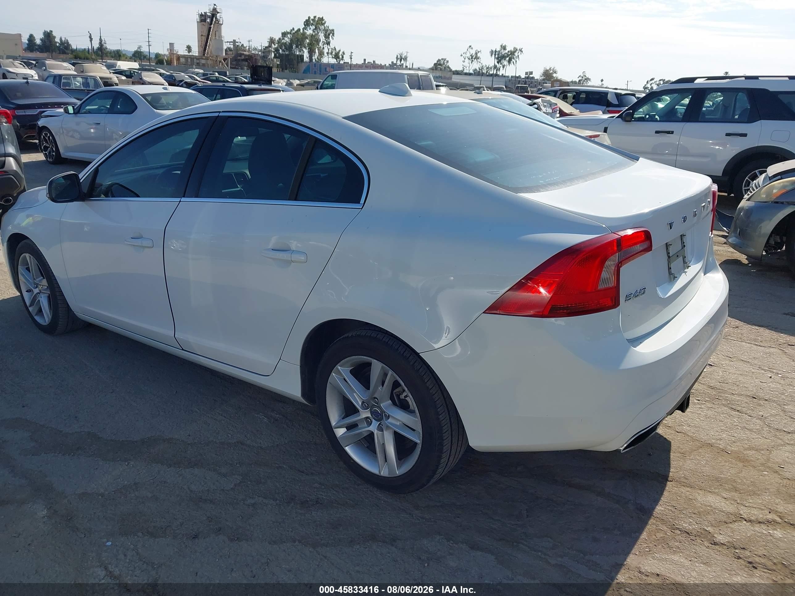 2014 Volvo S60 T5 Белый vin: YV1612FS0E2277443