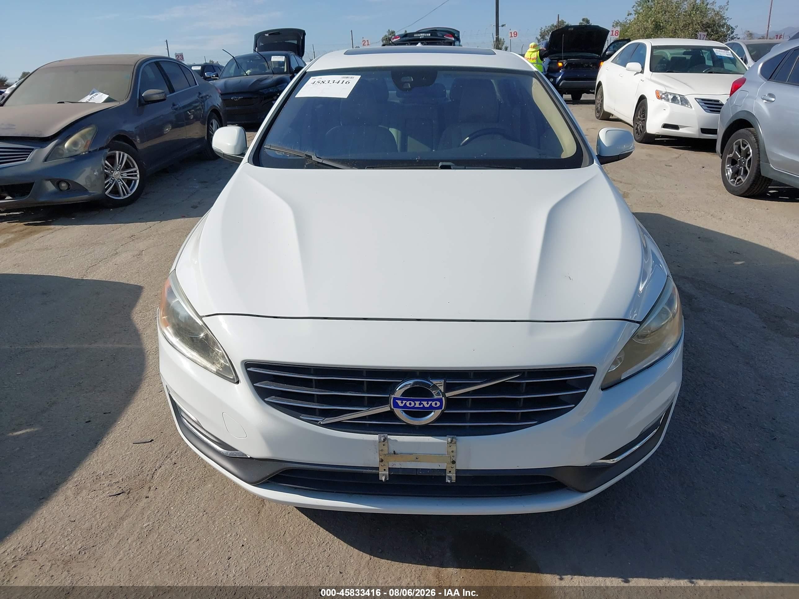 2014 Volvo S60 T5 Белый vin: YV1612FS0E2277443